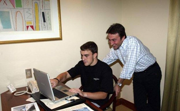 Fernando Alonso honra a Adrián Campos: «Gracias por creer en los jóvenes» 