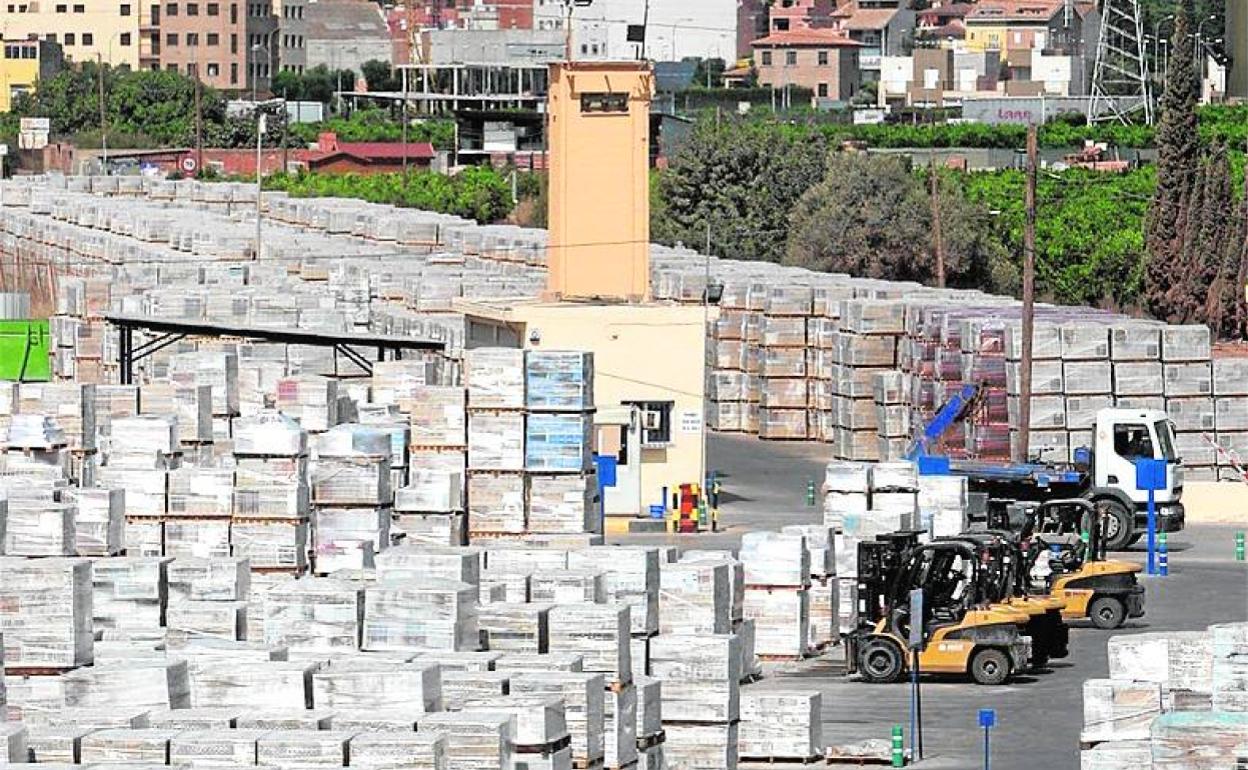 Material en un fábrica de azulejos.