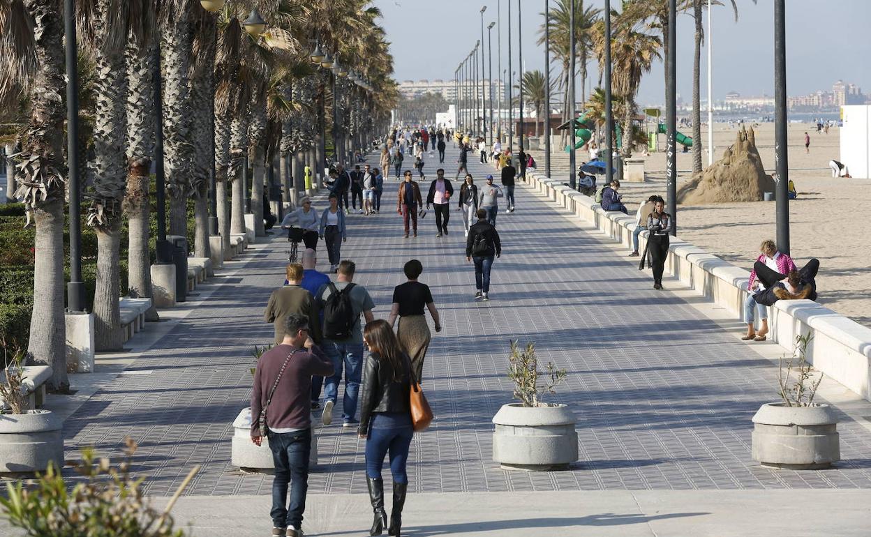 El paseo de la Malvarrosa de Valencia, durante el pasado confinamiento por coronavirus.