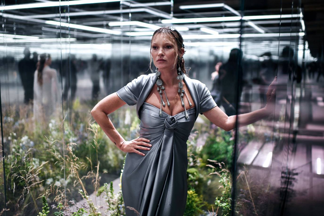 Seis semanas después de su primer encuentro digitalizado, la pasarela parisina reabre sus puertas en un encuentro virtual donde más de 70 marcas presentan hasta el próximo domingo sus propuestas para hombre para la temporada otoño-invierno 2021/2022 en una plataforma de vídeos en línea.