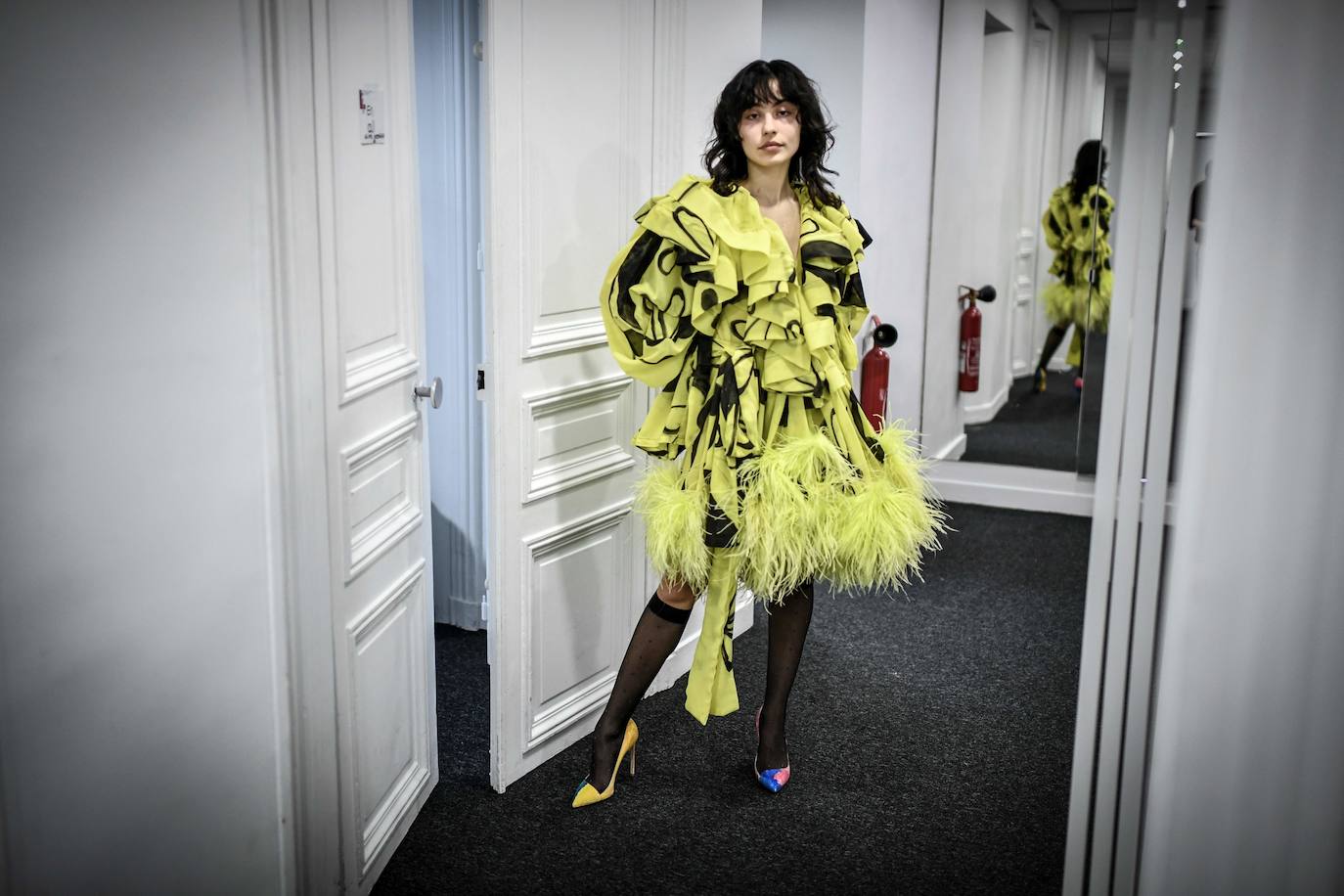 Seis semanas después de su primer encuentro digitalizado, la pasarela parisina reabre sus puertas en un encuentro virtual donde más de 70 marcas presentan hasta el próximo domingo sus propuestas para hombre para la temporada otoño-invierno 2021/2022 en una plataforma de vídeos en línea.