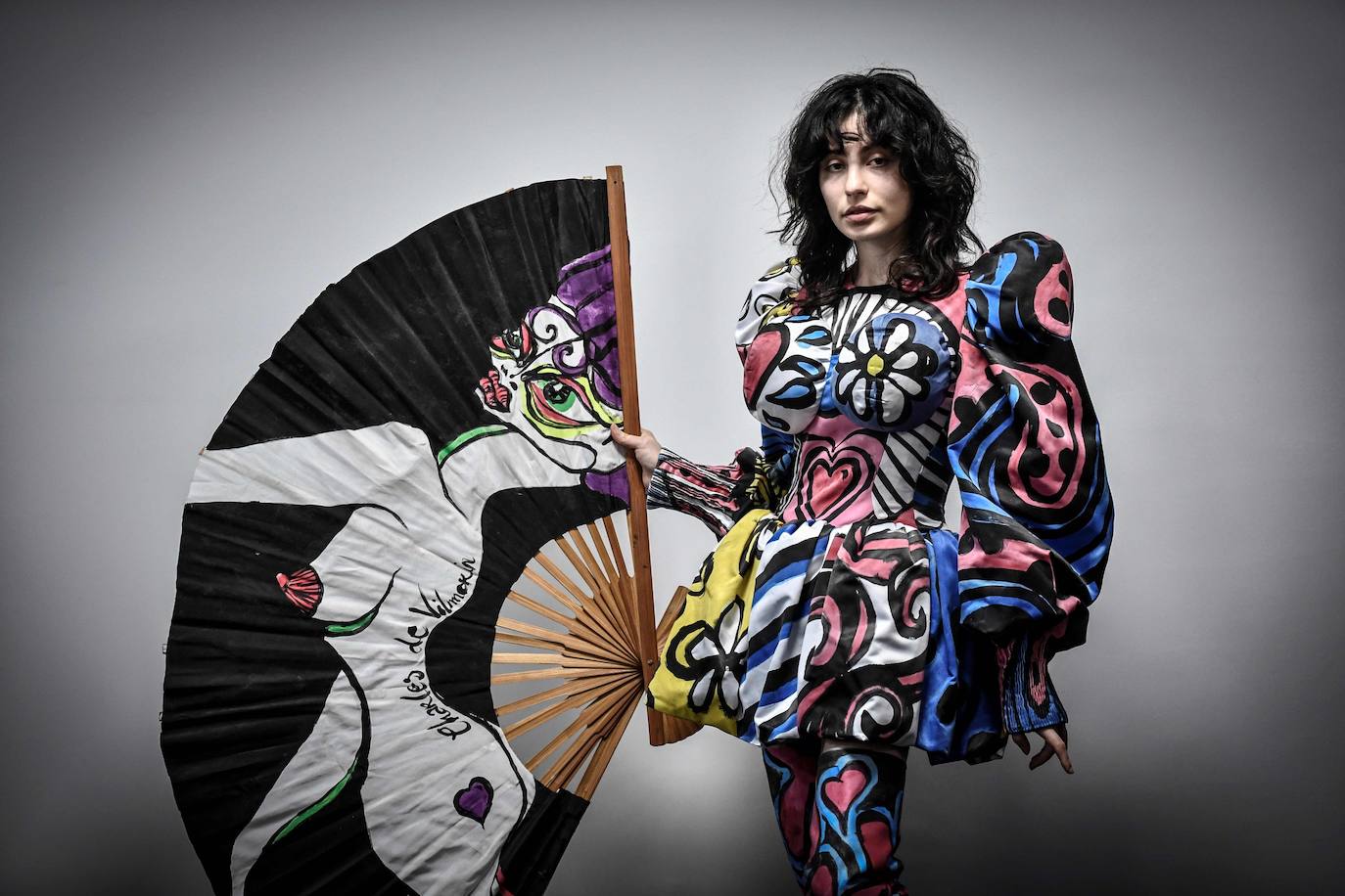 Seis semanas después de su primer encuentro digitalizado, la pasarela parisina reabre sus puertas en un encuentro virtual donde más de 70 marcas presentan hasta el próximo domingo sus propuestas para hombre para la temporada otoño-invierno 2021/2022 en una plataforma de vídeos en línea.