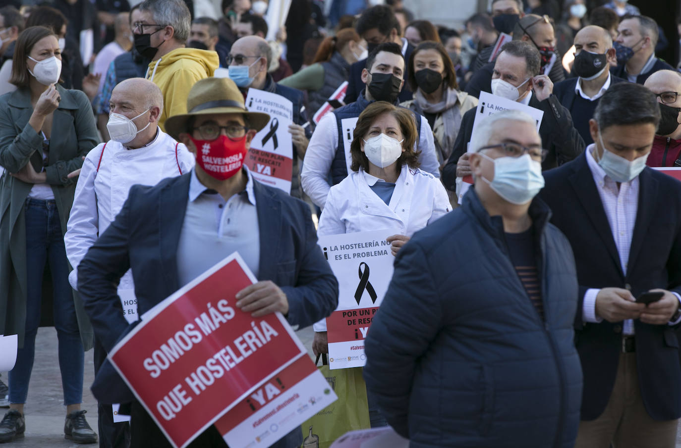 El sector del ocio y la hostelería se manifestó la semana pasada a las puertas del Palau de la Generalitat mientras que más de 1.000 vehículos circularon por la ciudad de Valencia en protesta por el cierre.