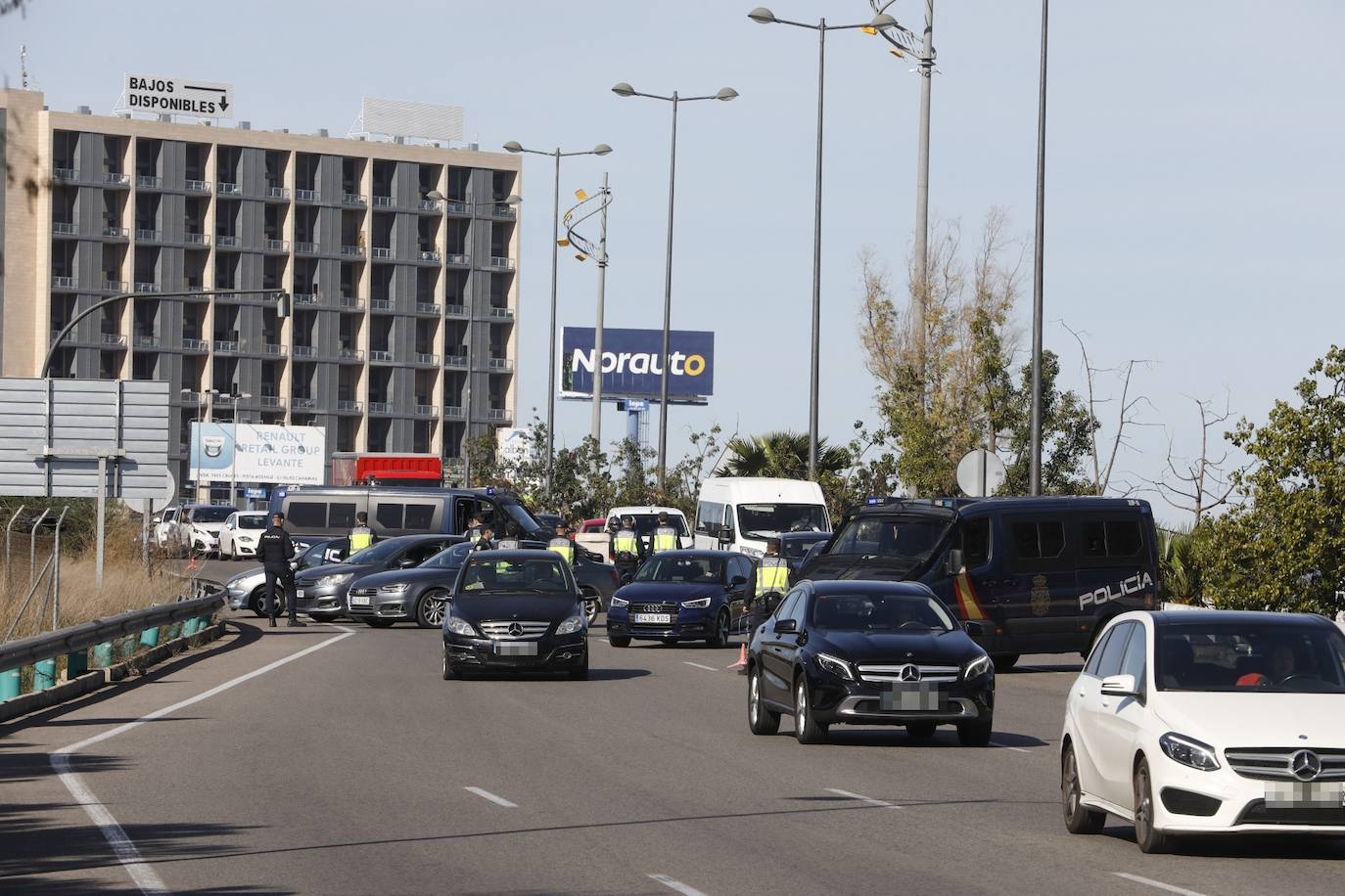 Fotos: Atascos en Valencia antes del cierre perimetral de la ciudad