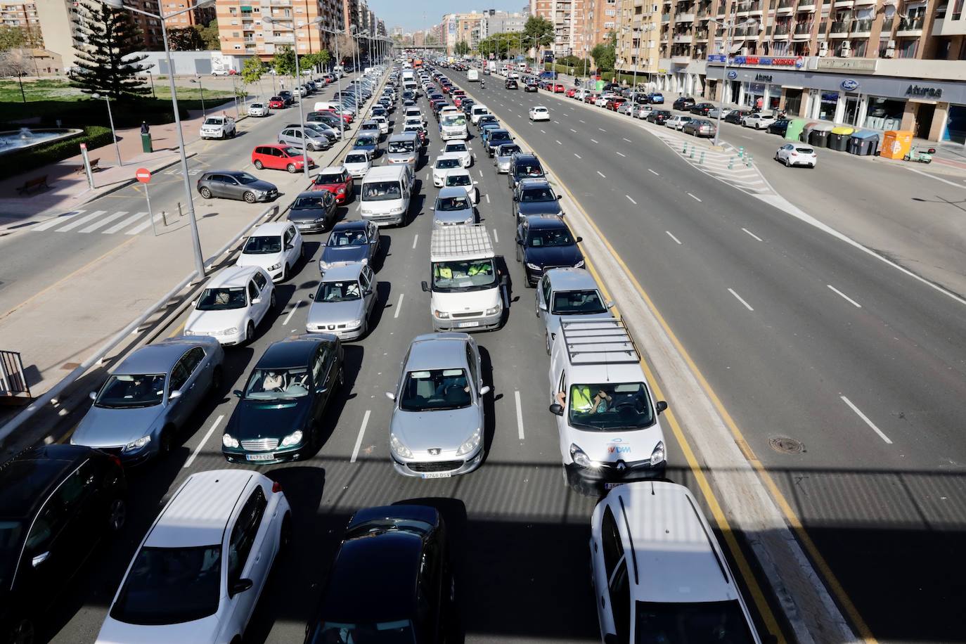 Fotos: Atascos en Valencia antes del cierre perimetral de la ciudad