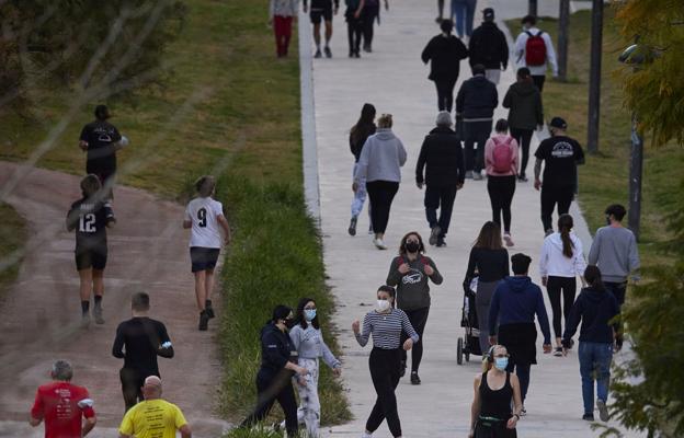 La vida social se traslada al viejo cauce