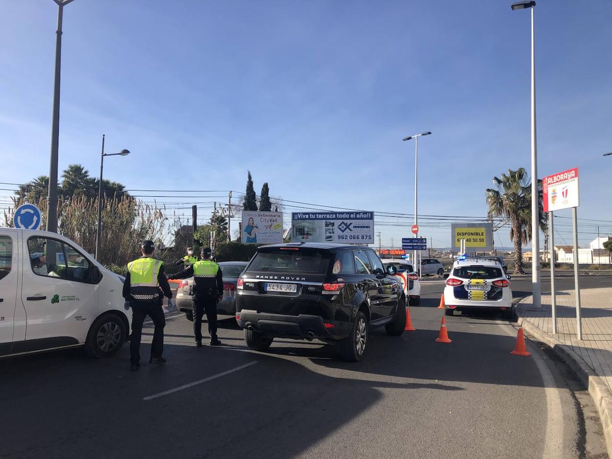 Fotos: Atascos en Valencia antes del cierre perimetral de la ciudad