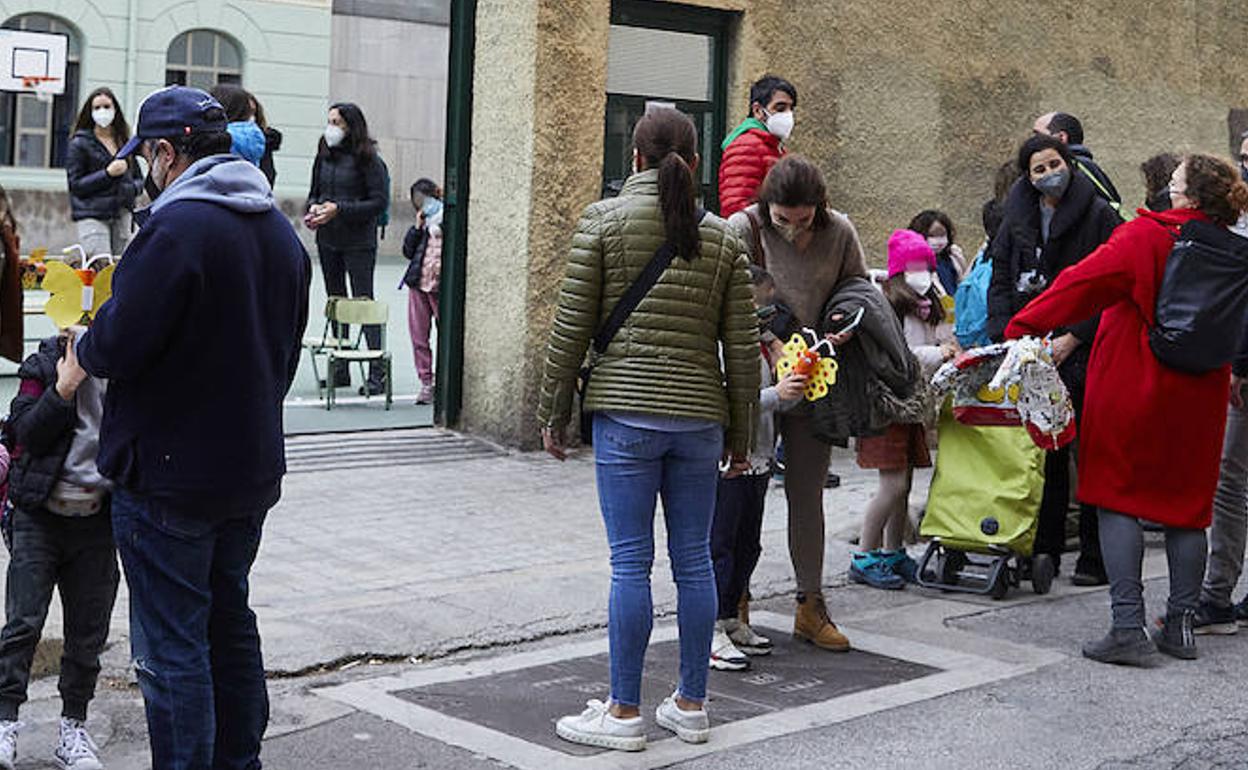 Aulas confinadas en Valencia | La incidencia del virus se mantiene en las aulas