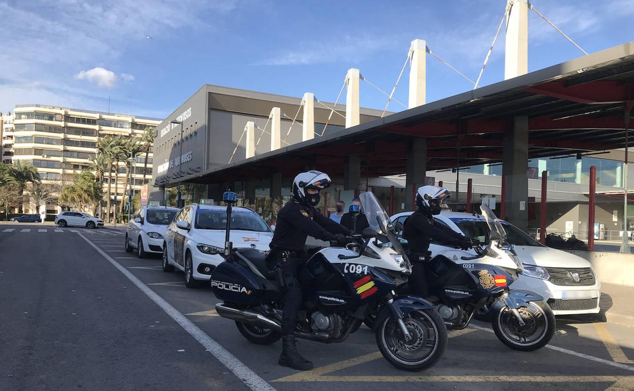 Seis detenidos por huir a la carrera en un control del cierre perimetral de Alicante