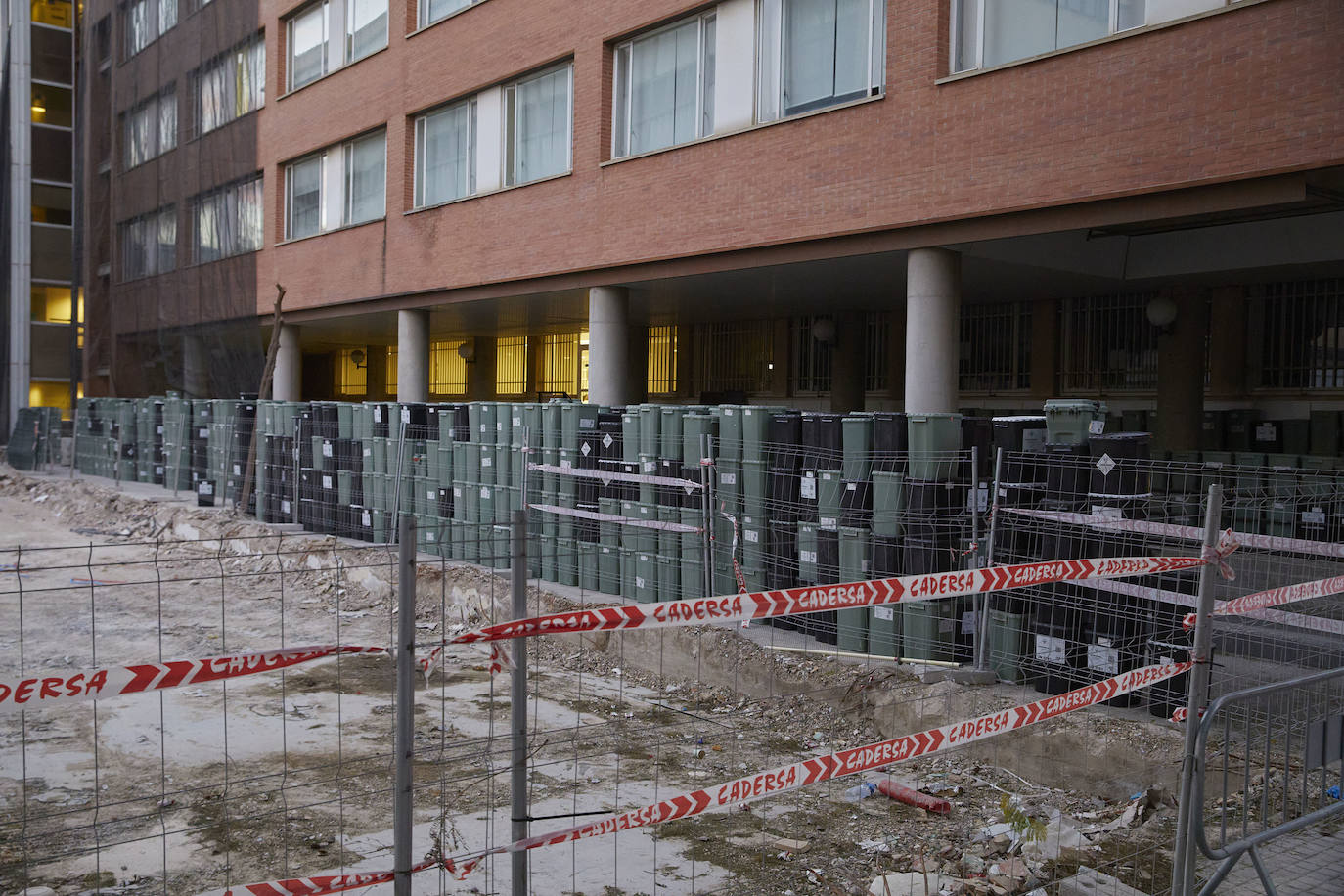 Fotos: Los residuos infecciosos desbordan los hospitales valencianos