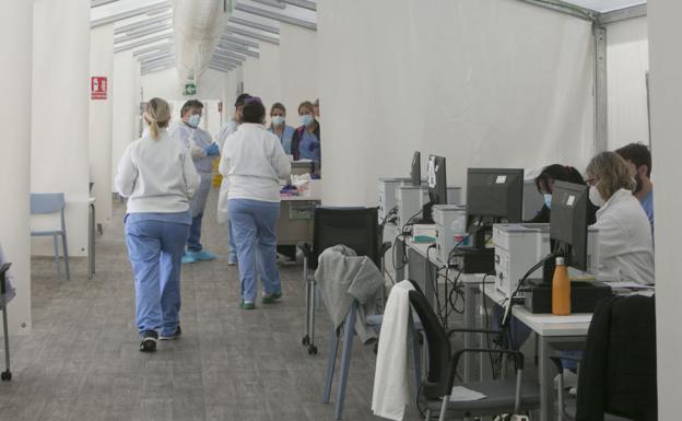 Galería. Interior del hospital de campaña junto a La Fe de Valencia.