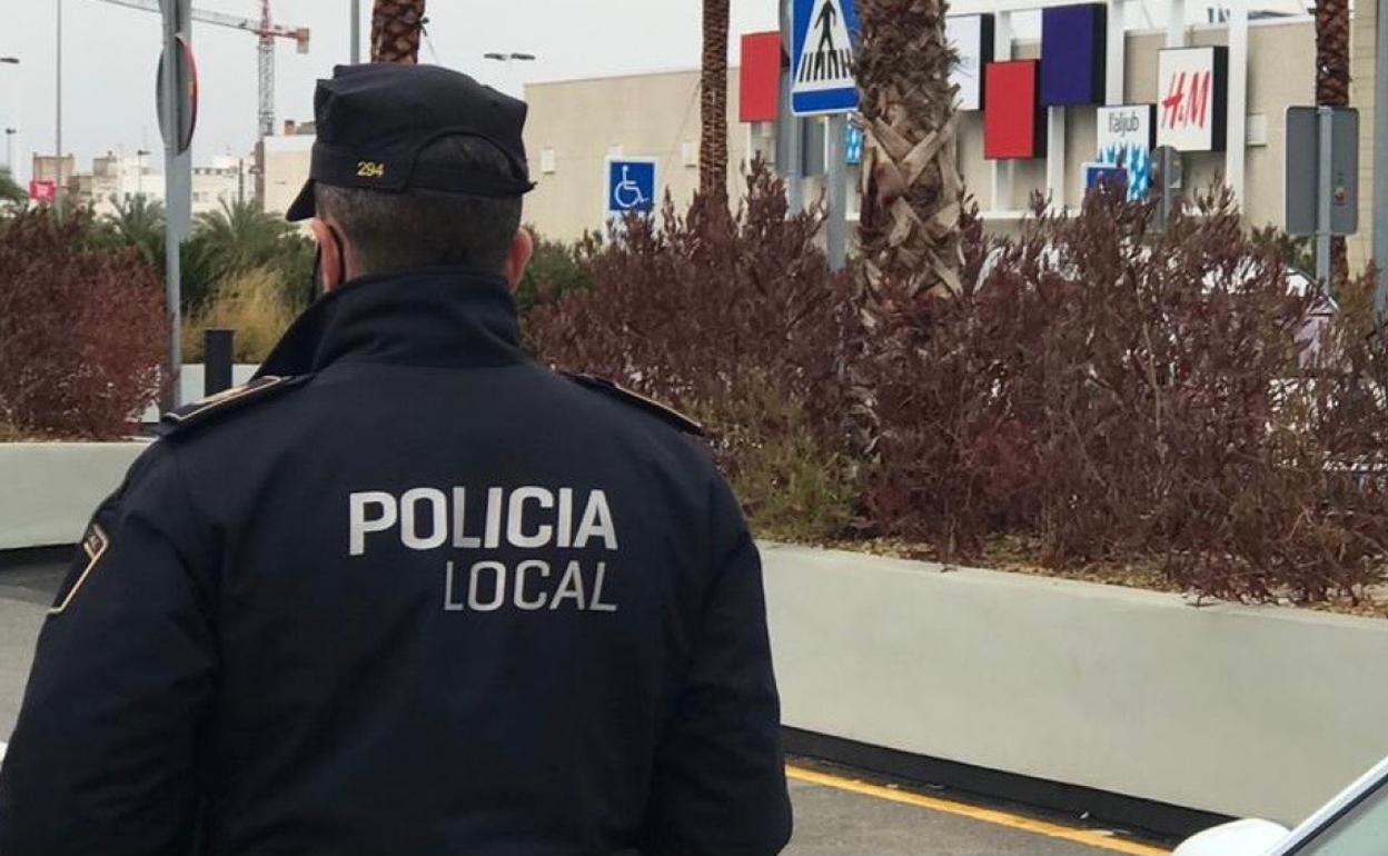 Los agentes siguieron desde la distancia el recorrido de la niña al instituto hasta que el arrestado volvió a acosarla. 