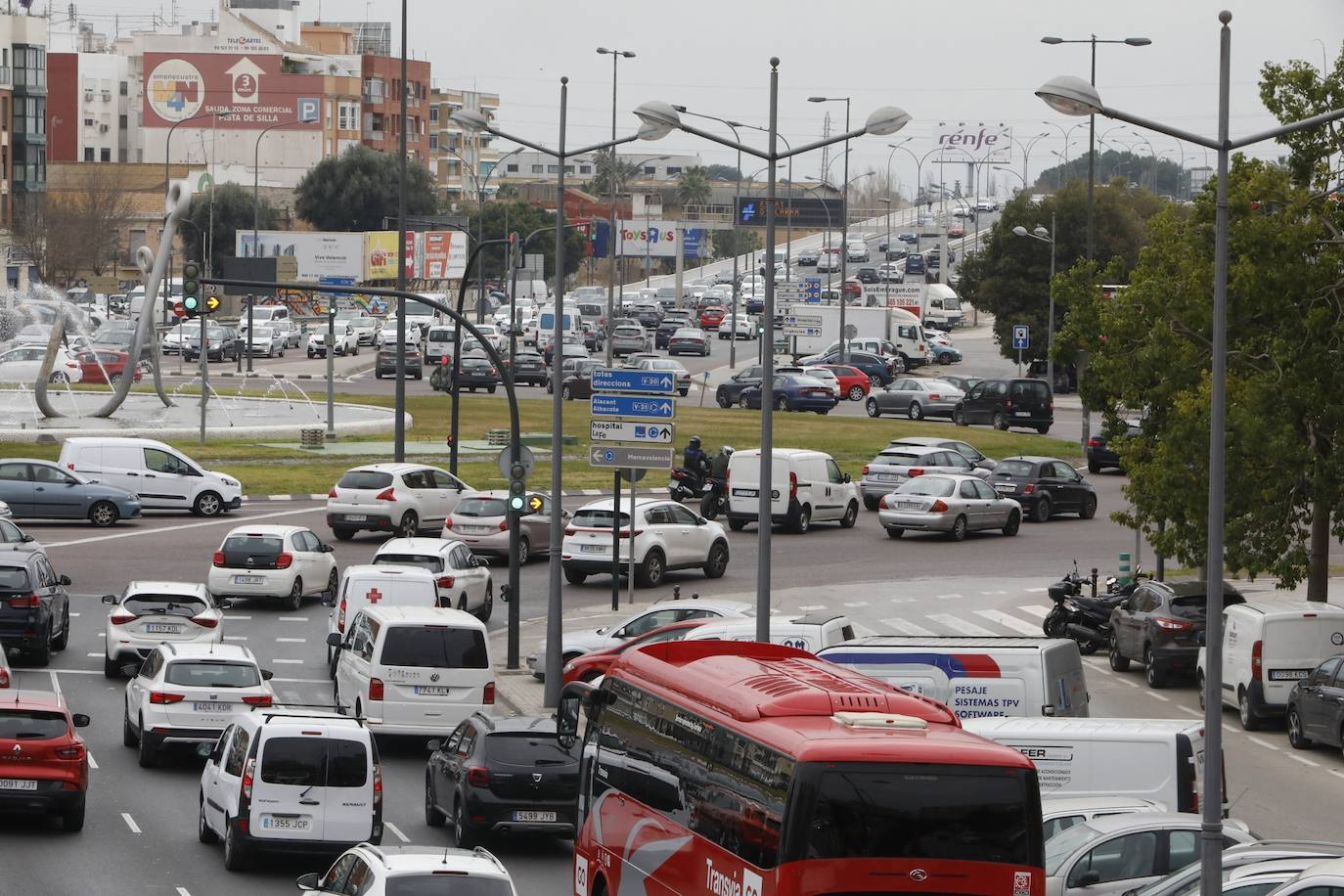 Atascos en el segundo fin de semana de cierre perimetral de Valencia