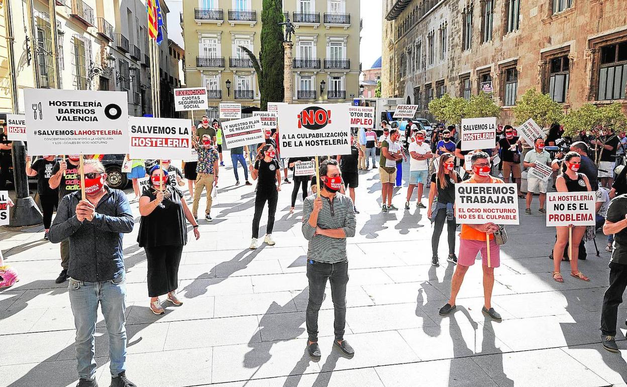 Protesta de hosteleros contra las restricciones.