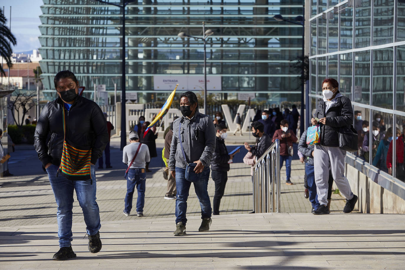 Fotos: Miles de ecuatorianos acuden a votar en Feria Valencia