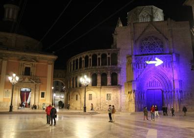 Imagen secundaria 1 - Flecha del Camino de Santiago en Valencia.