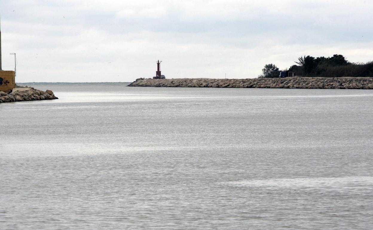 Desembocadura del río Júcar en Cullera. 