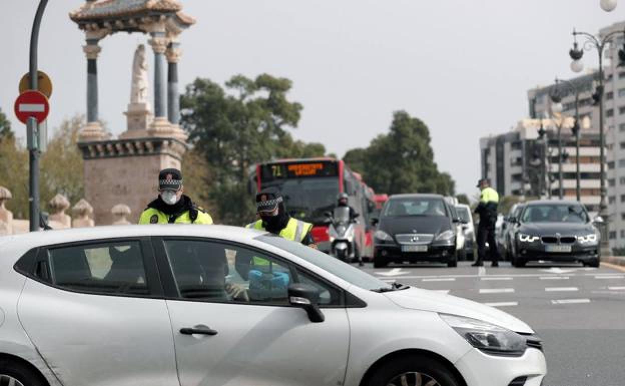 Coronavirus en la Comunitat: Siete de las 16 grandes ciudades confinadas los fines de semana empeoran su incidencia acumulada