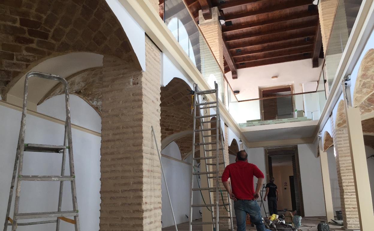 Trabajos de adecuación de la Sala de Dones del Museu de Gandia, un edificio del siglo XIV. 