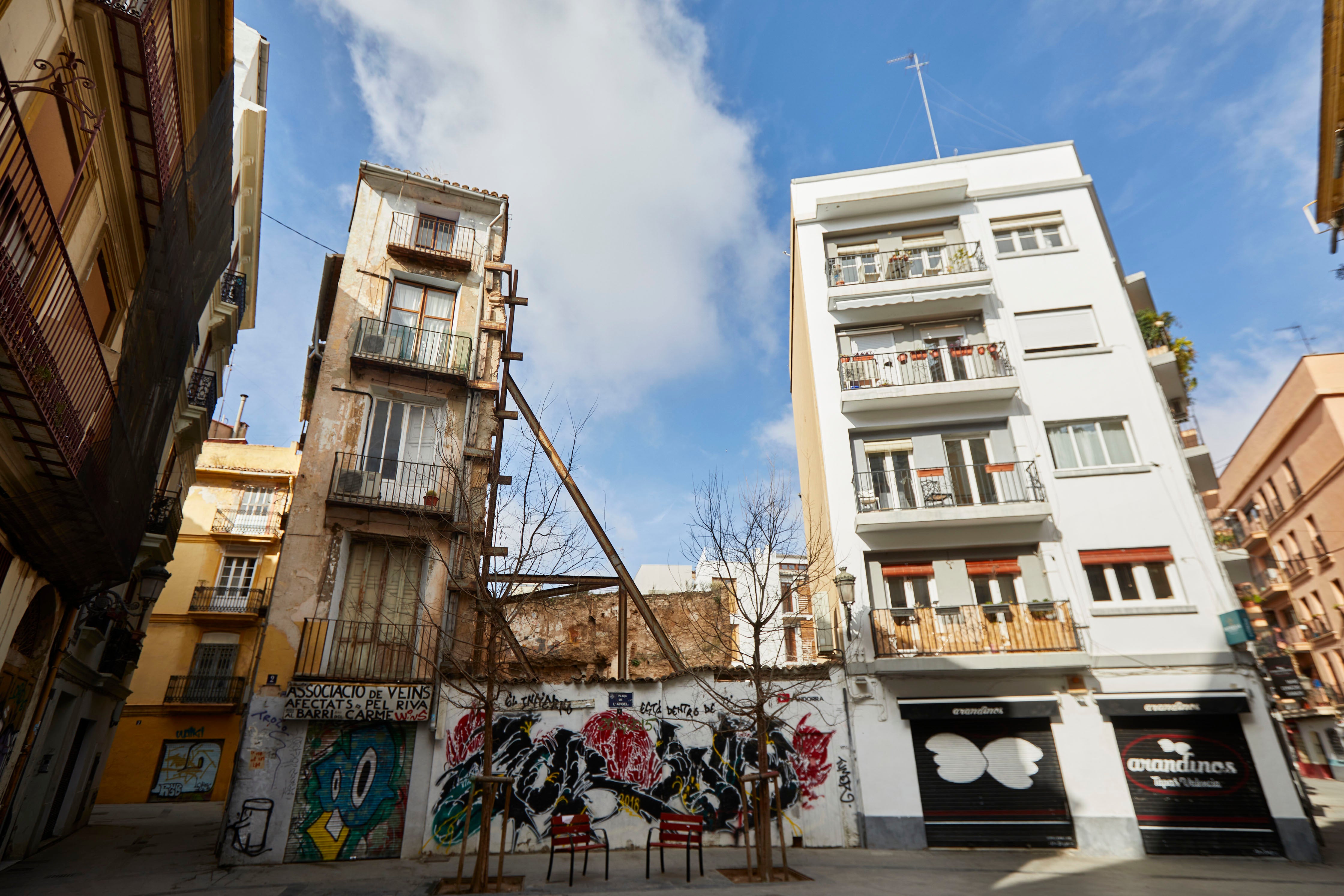 Solares en Ciutat Vella. 