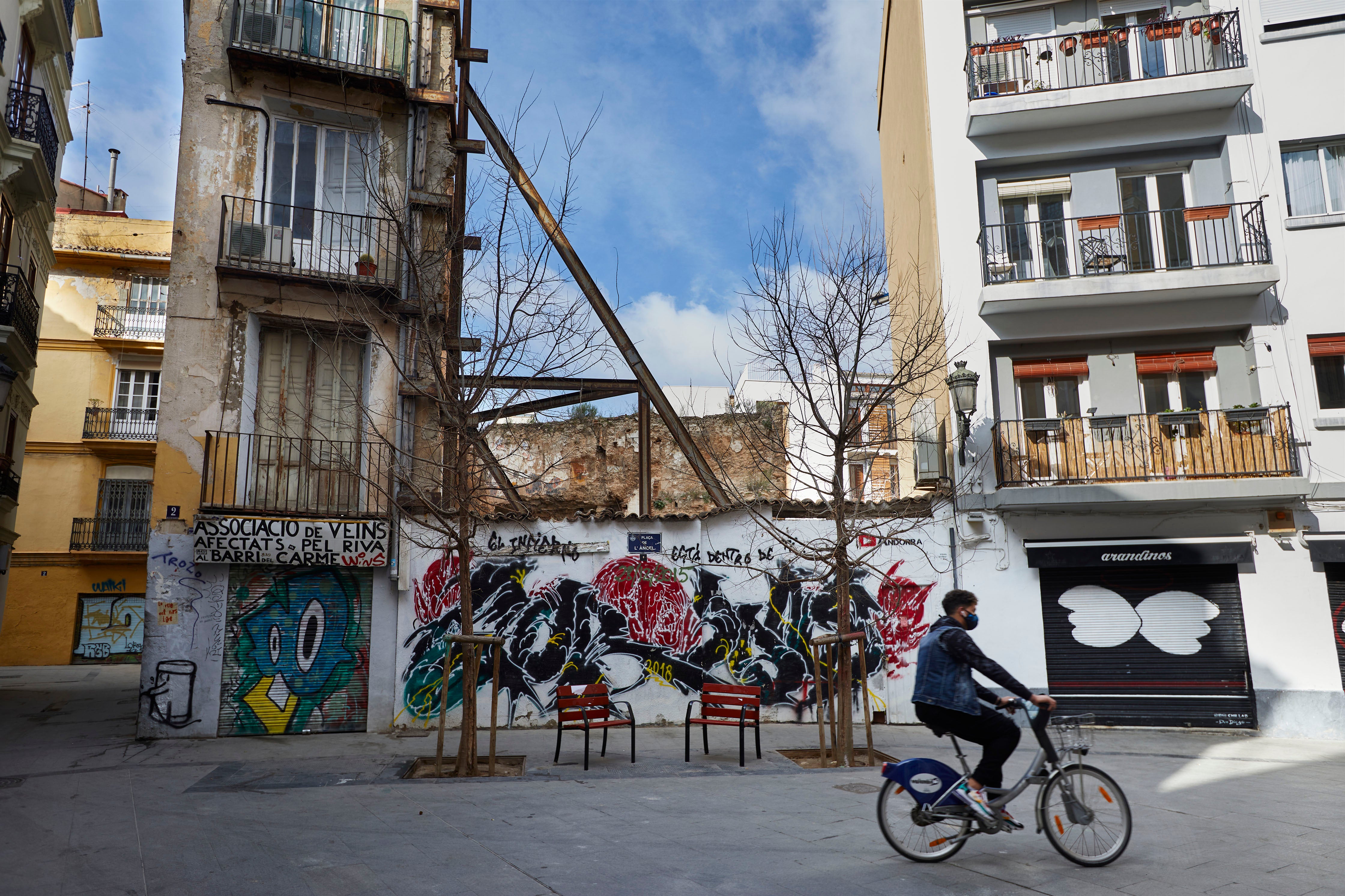 Solares en Ciutat Vella. 