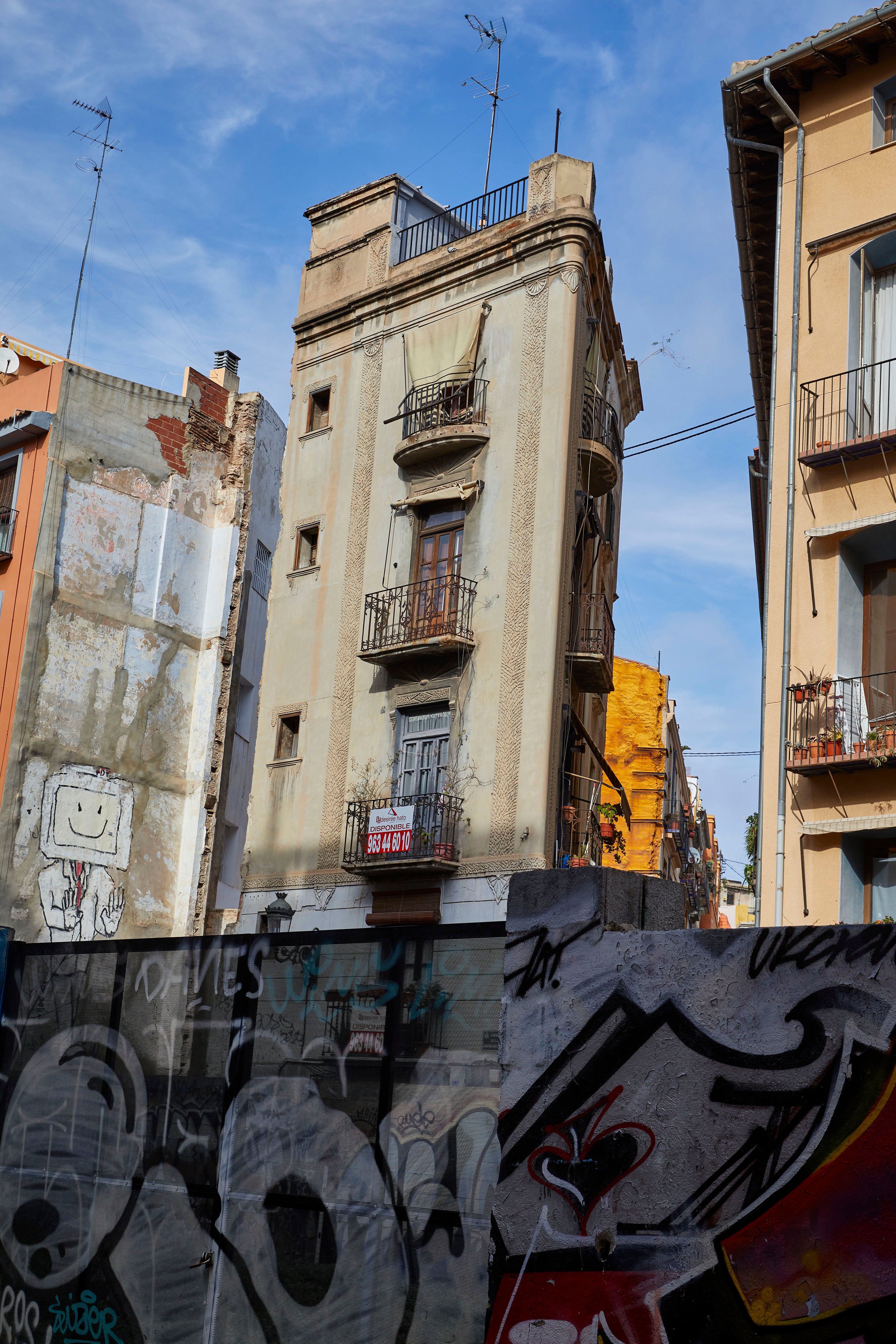 Solares en Ciutat Vella. 