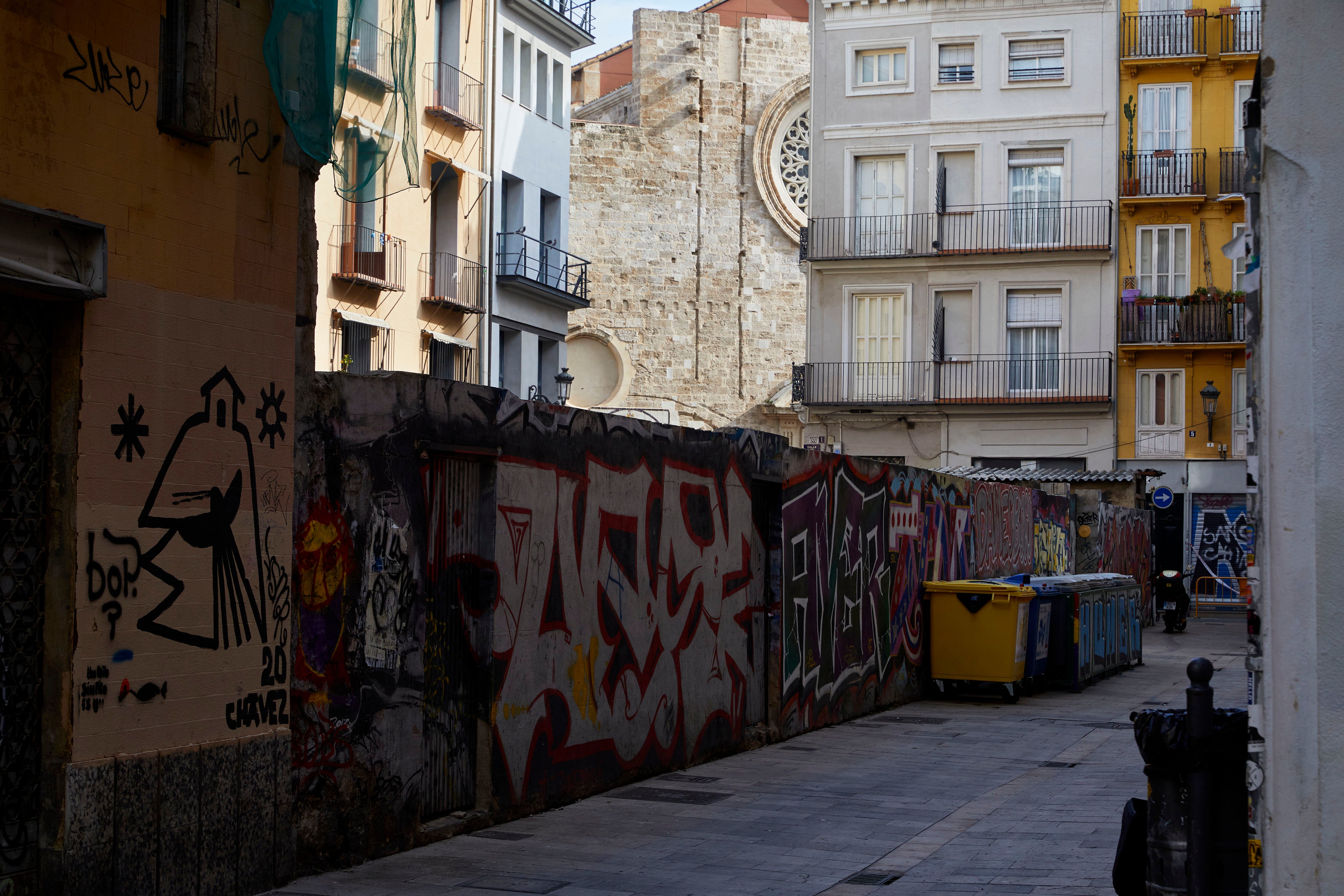 Solares en Ciutat Vella. 