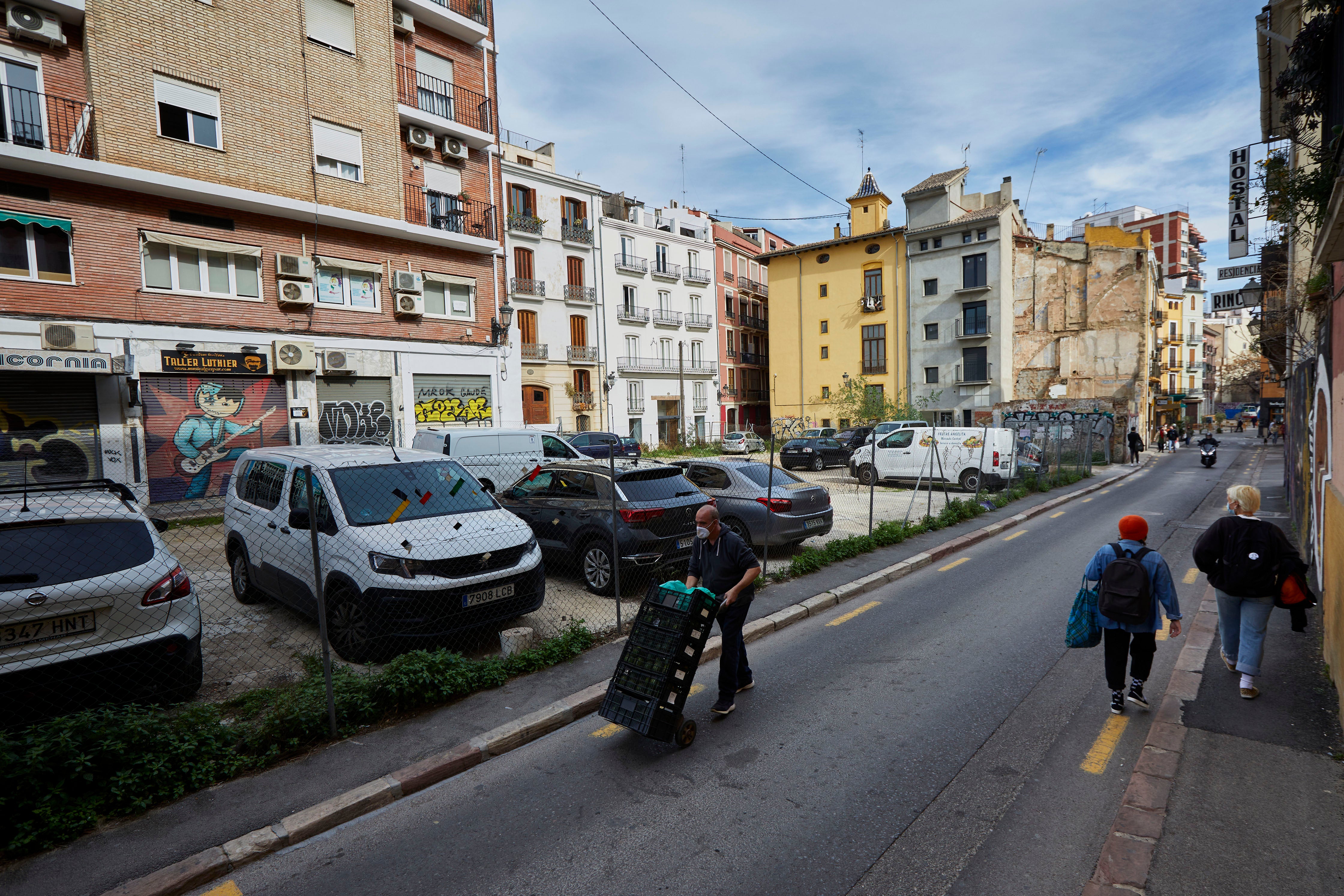 Solares en Ciutat Vella. 