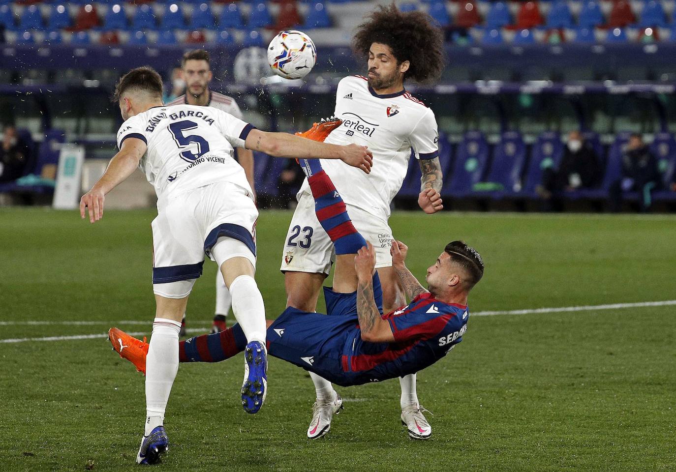 Fotos: El Levante - Osasuna, en imágenes