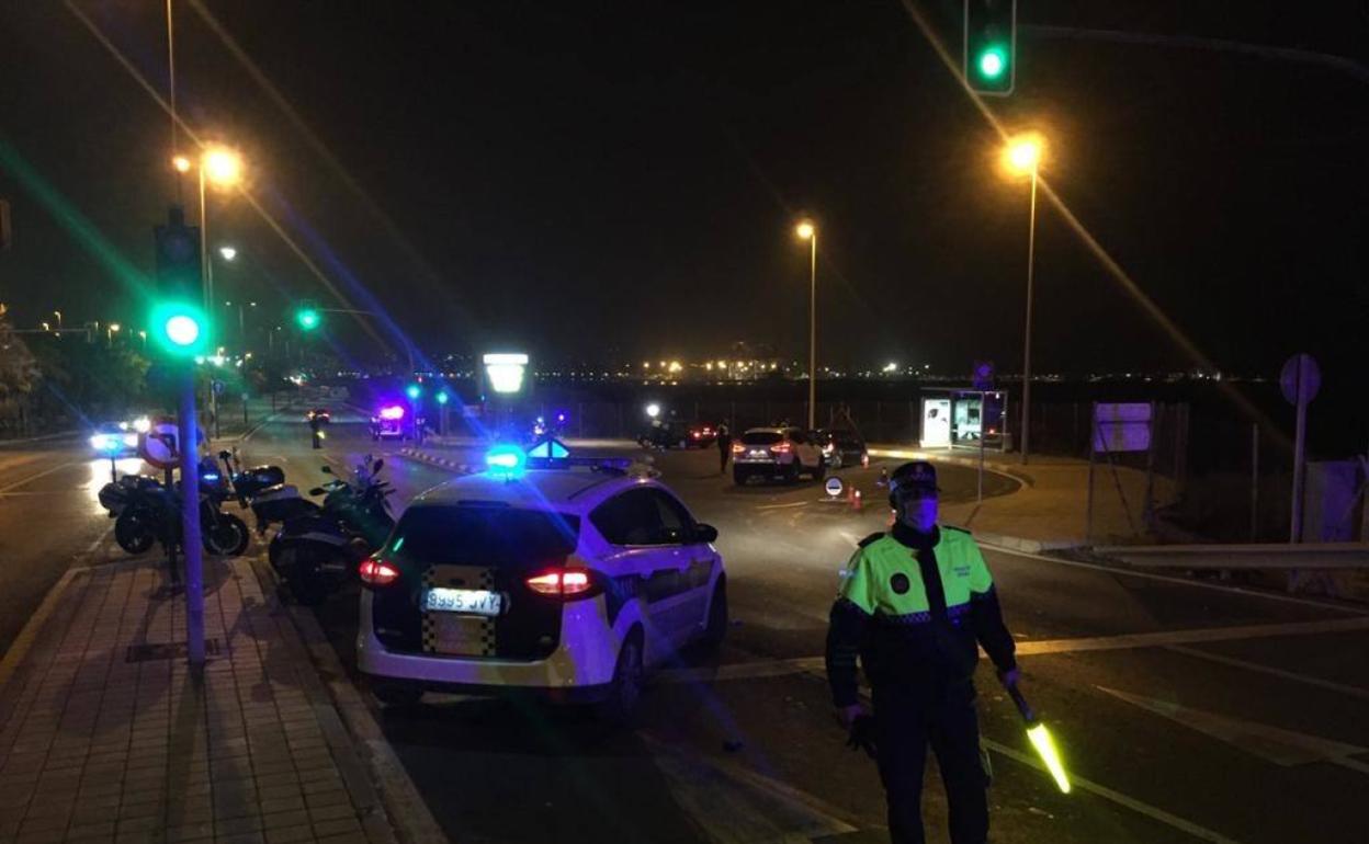 Controles nocturnos de la Policía Local de Alicante durante el fin de semana. 