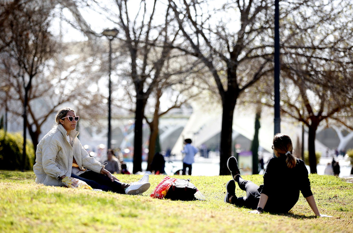 Las bicis toman el antiguo cauce y los paseos, la Malvarrosa