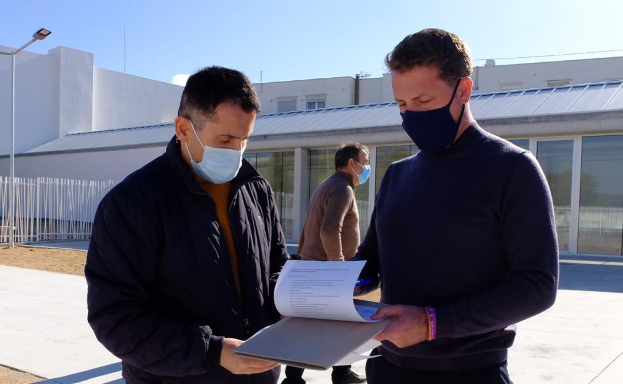 Firma de la entrega de la obra del Centro de  Día. 