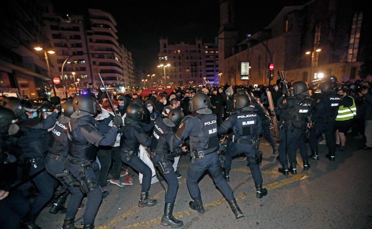 Incidentes en Valencia durante la concentración en apoyo al rapero Pablo Hasél