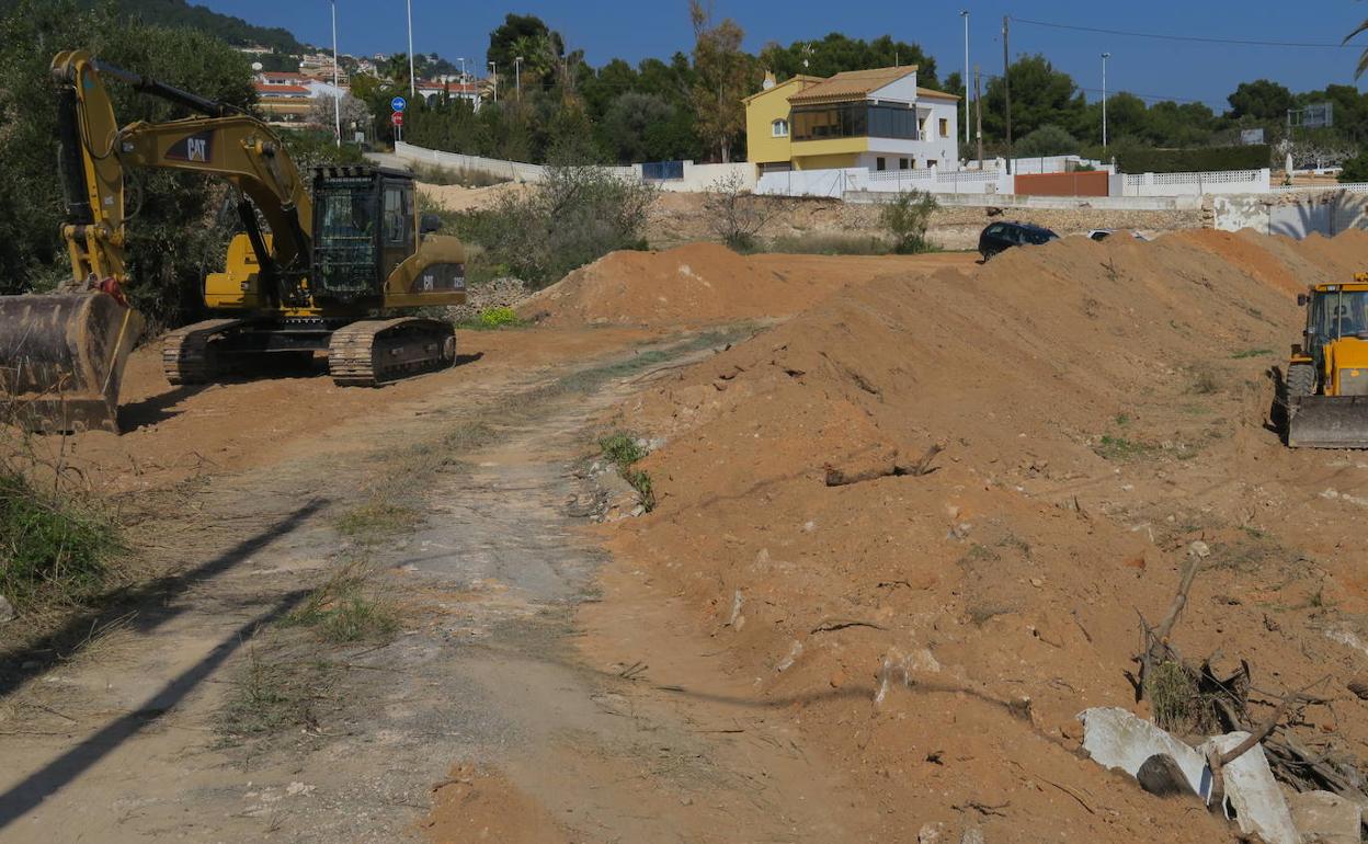 Maquinaria trabajando en la zona.