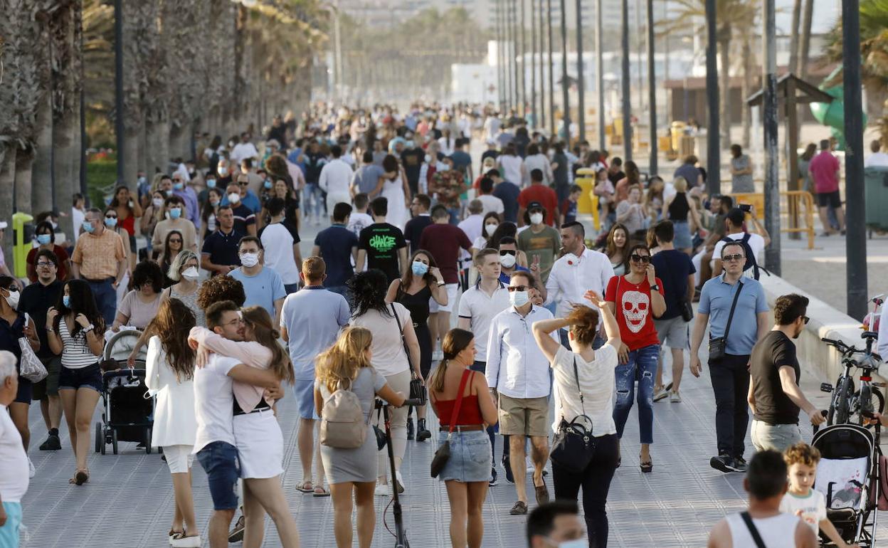 El Paseo Marítimo de Valencia en verano de 2020, cuando se inicio la primera desescalada. 