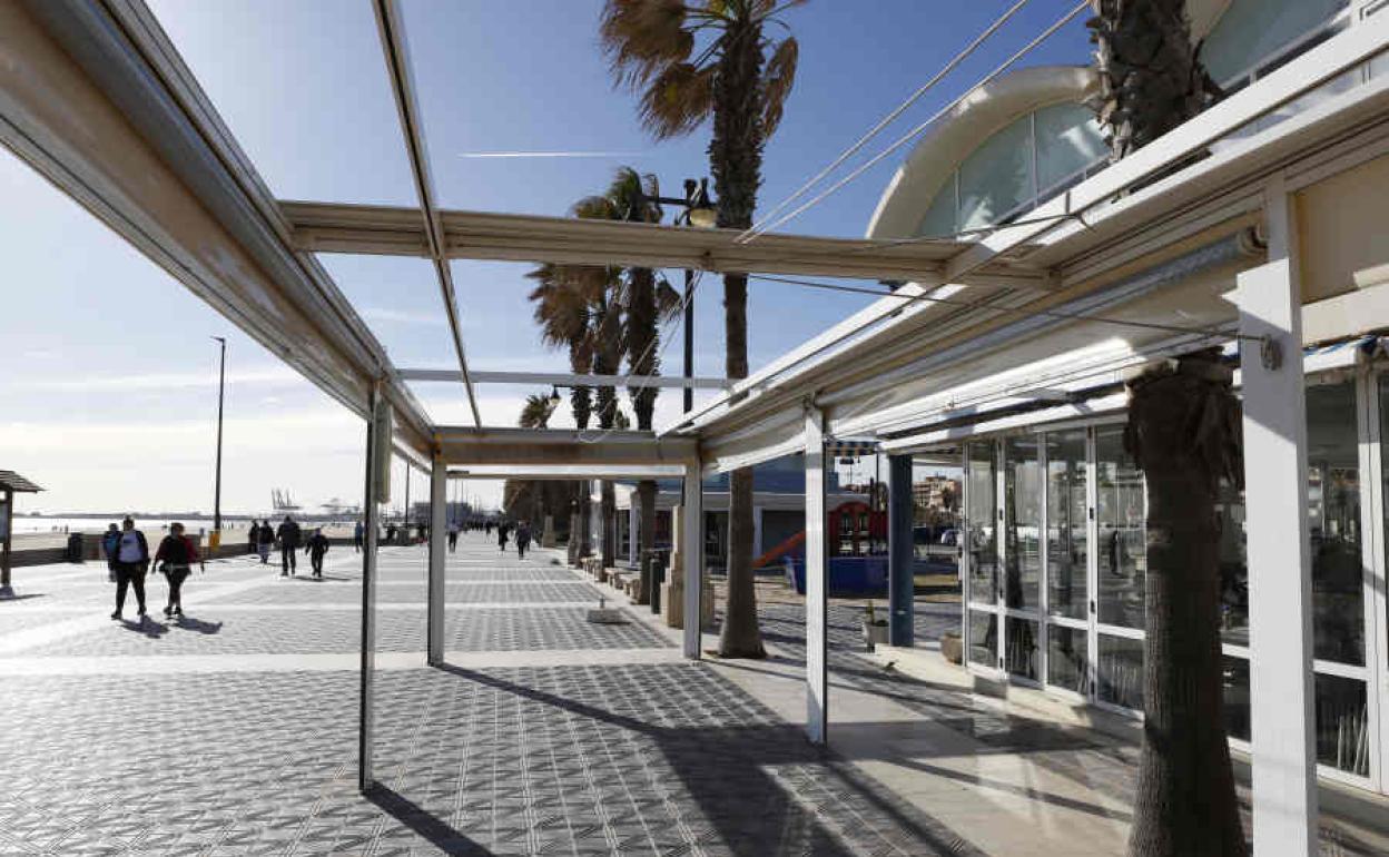 Terrazas cerradas en Valencia por las restricciones.