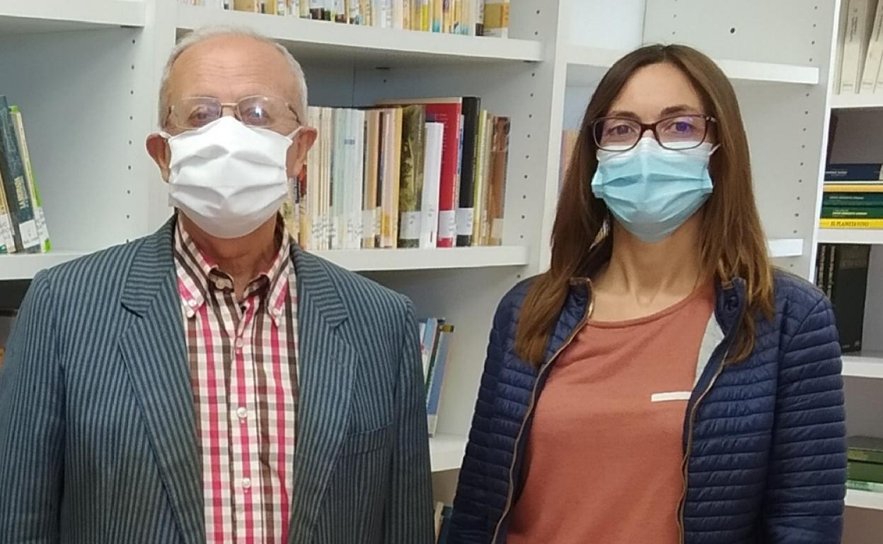 Ramón Haro junto a la concejala de Cultura, María Herrero. 