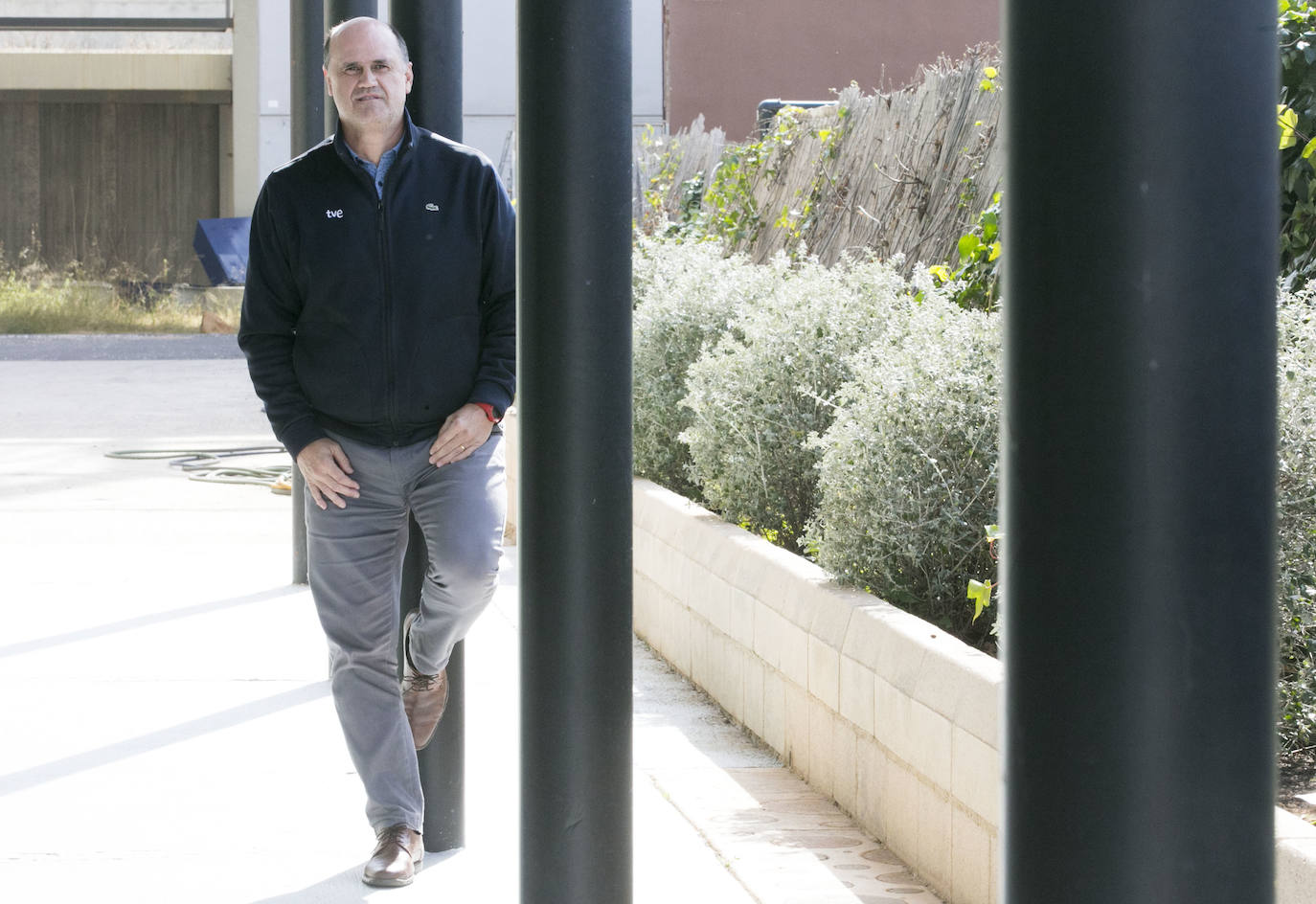 Fernando Gómez, exjugador del club che, lleva cuatro años entrenando a un equipo de Tercera. «Si cuando me muera solo he estado dos años trabajando en el Valencia me parecerá una puñetera vergüenza». 