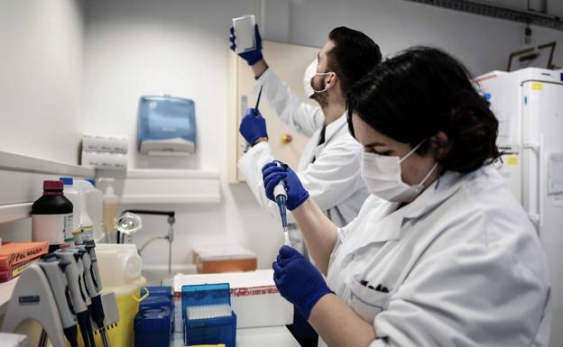 El motivo por el que algunas personas desarrollan el coronavirus de forma más grave que otras