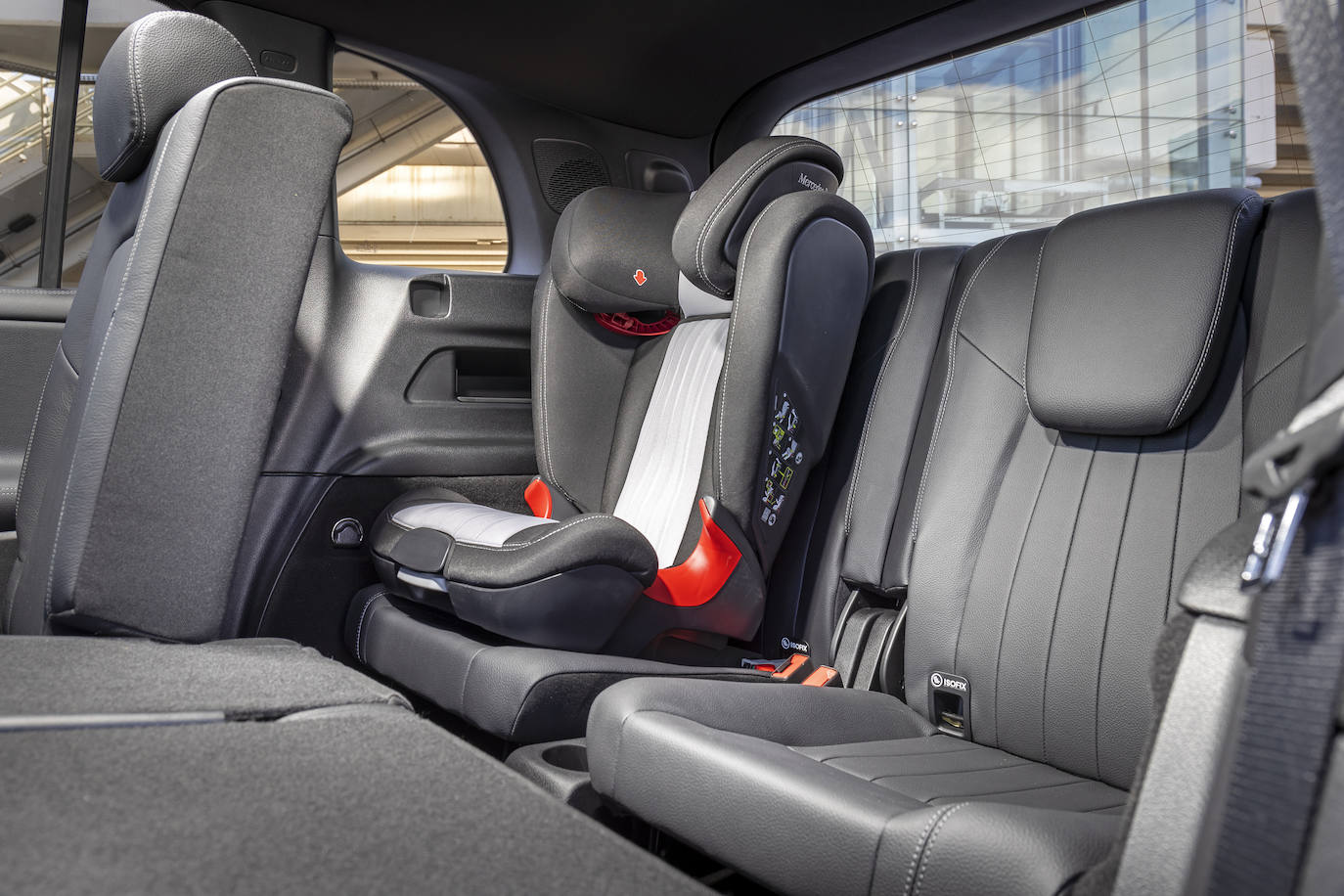 Imagen secundaria 1 - Nuevo Mercedes Benz SUV GLB 200d desde 175* euros al mes: hasta siete plazas y repleto de tecnología