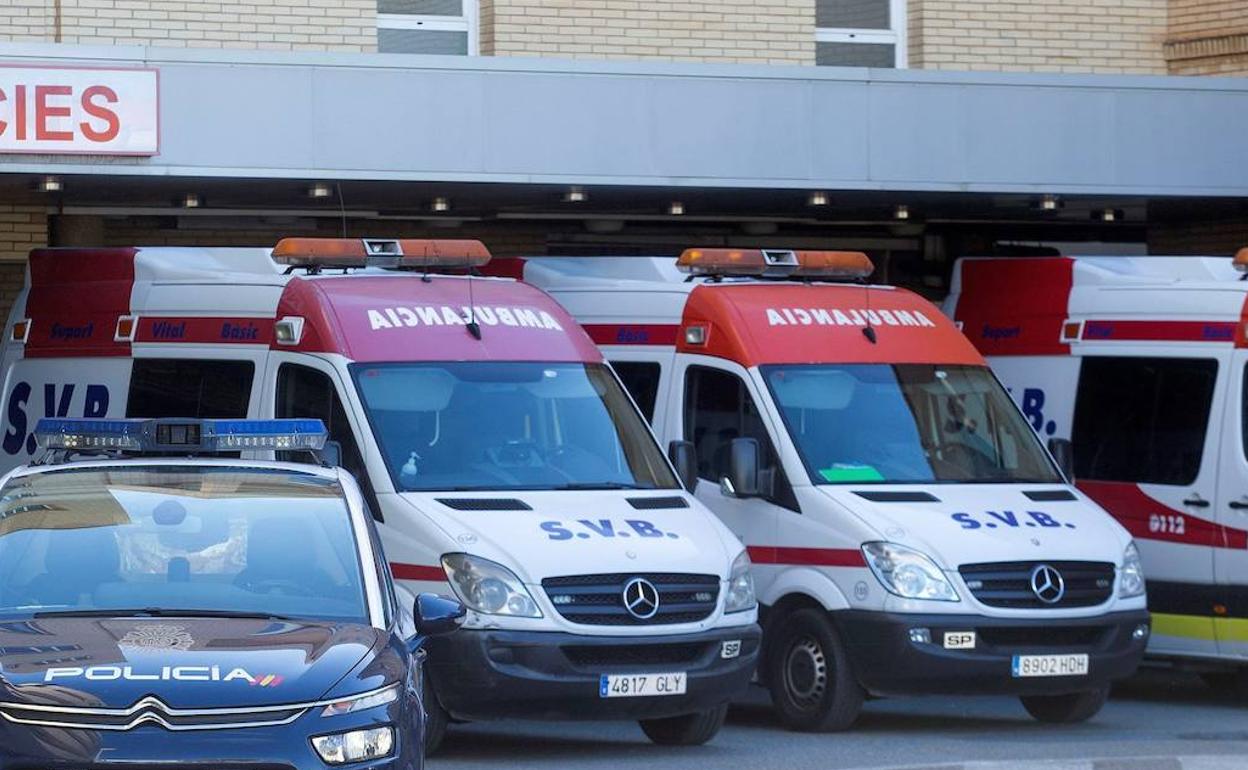 Hallan el cadáver de un anciano en su casa de Castellón y un bombero cae desde dos metros durante el operativo