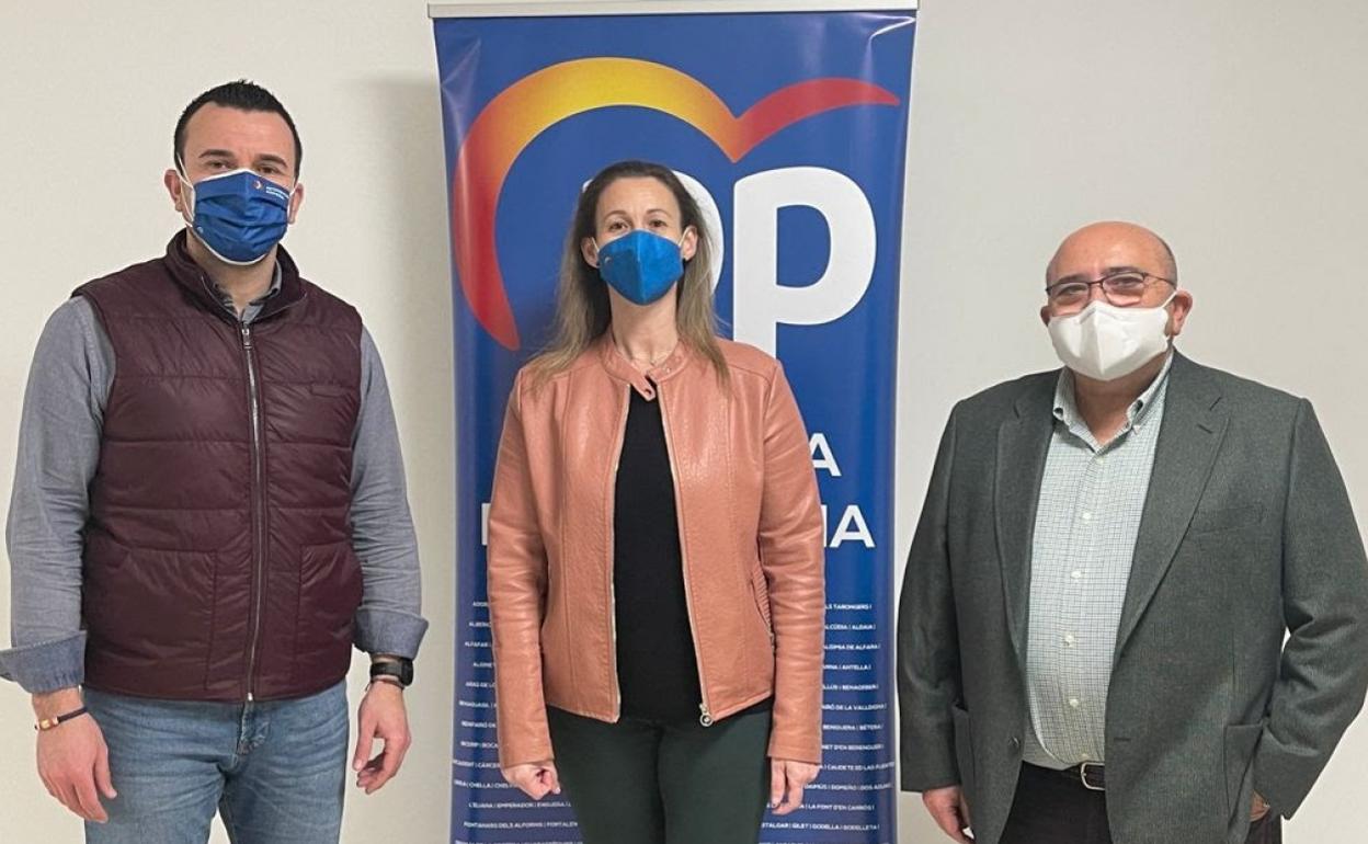 De izquierda a derecha, Vicente Mompó, Natividad Aguado y Juan Botella. 
