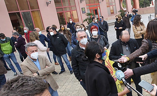 La izquierda apoya al gobierno de Teulada en una concentración contra la moción de censura
