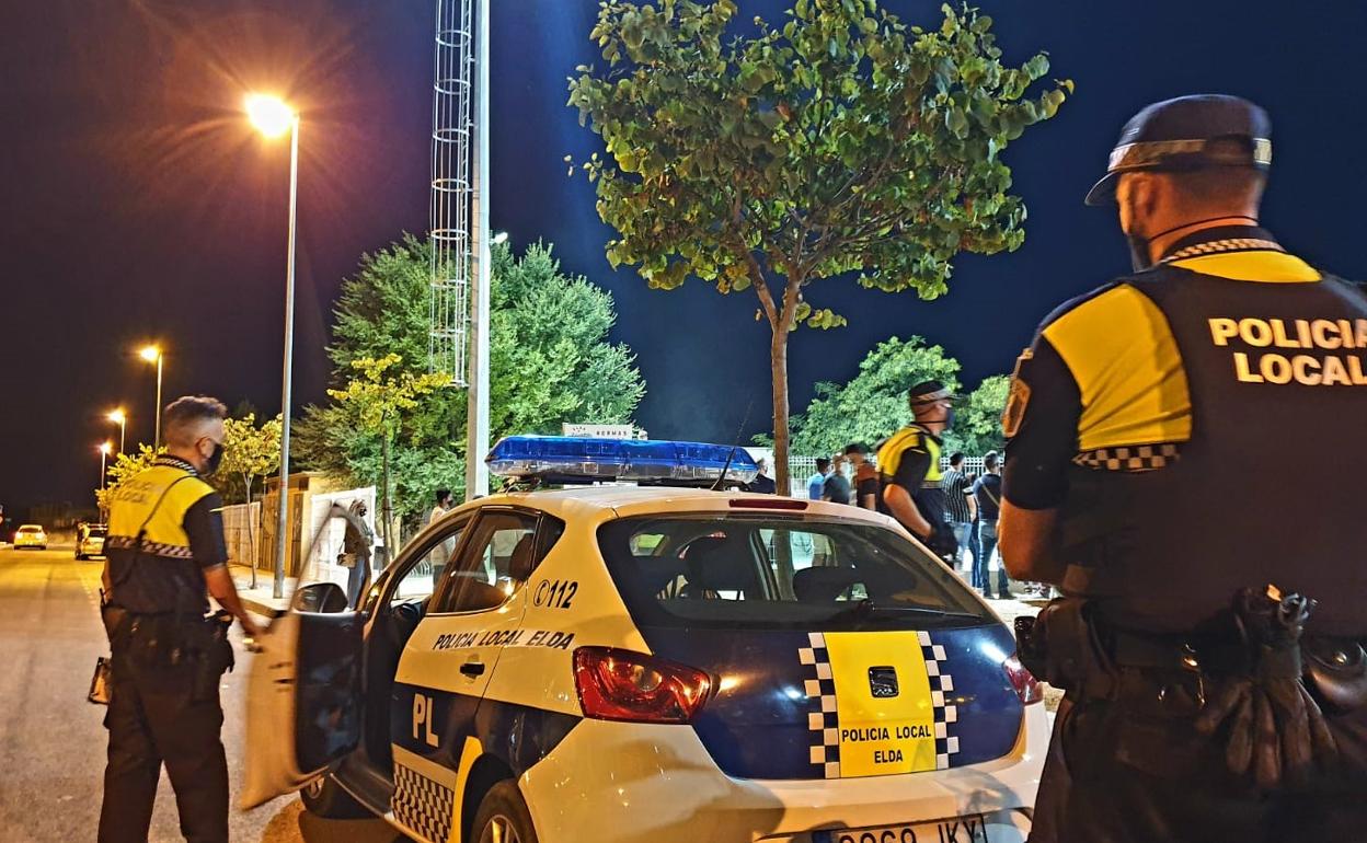 Agentes de la Policía Local de Elda, en una imagen de archivo. 