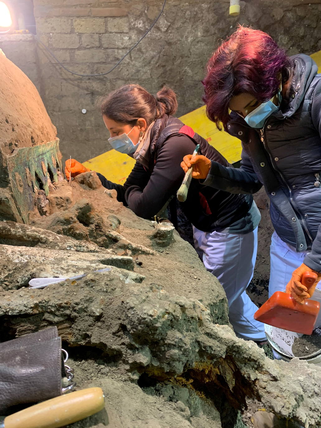 El parque arqueológico de Pompeya ha anunciado el descubrimiento de un gran carro para ceremonias, encontrado en excelente estado, a sólo unos cientos de metros al norte del famoso sitio cultural italiano. 