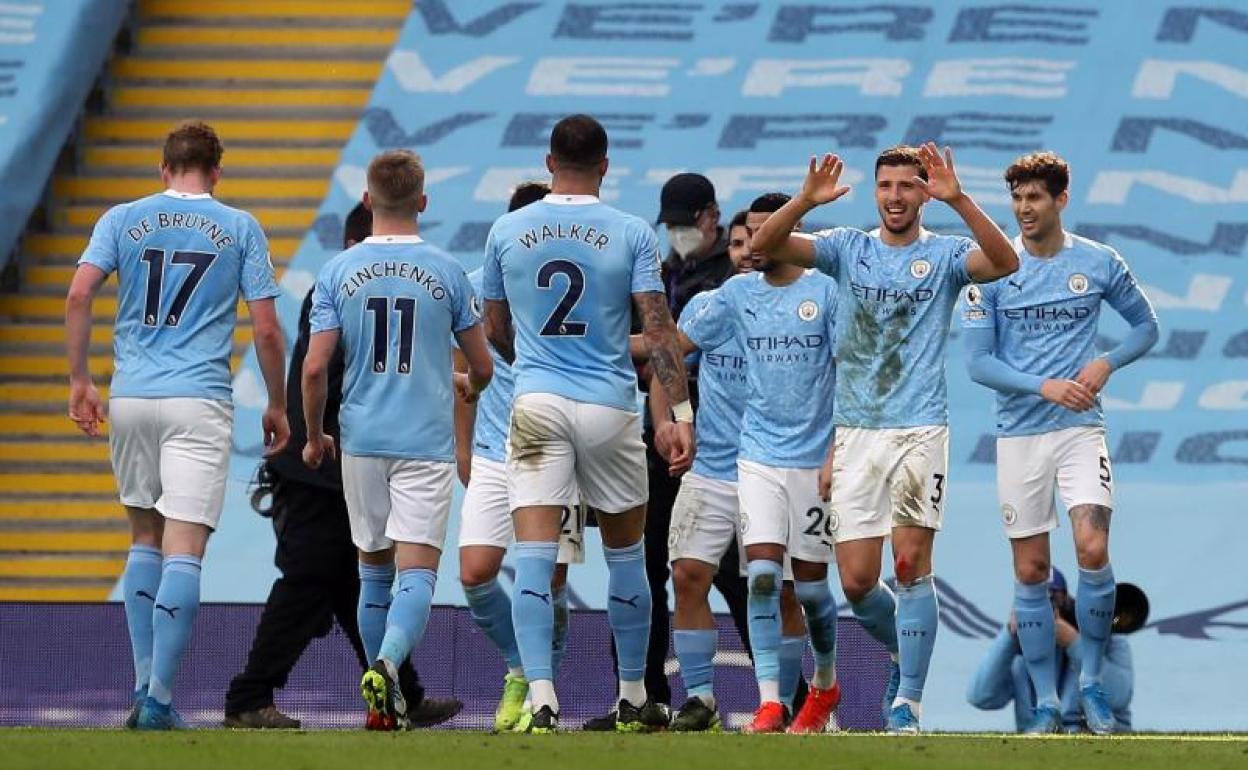 Los jugadores del Manchester City celebran uno de sus dos goles al West Ham. 