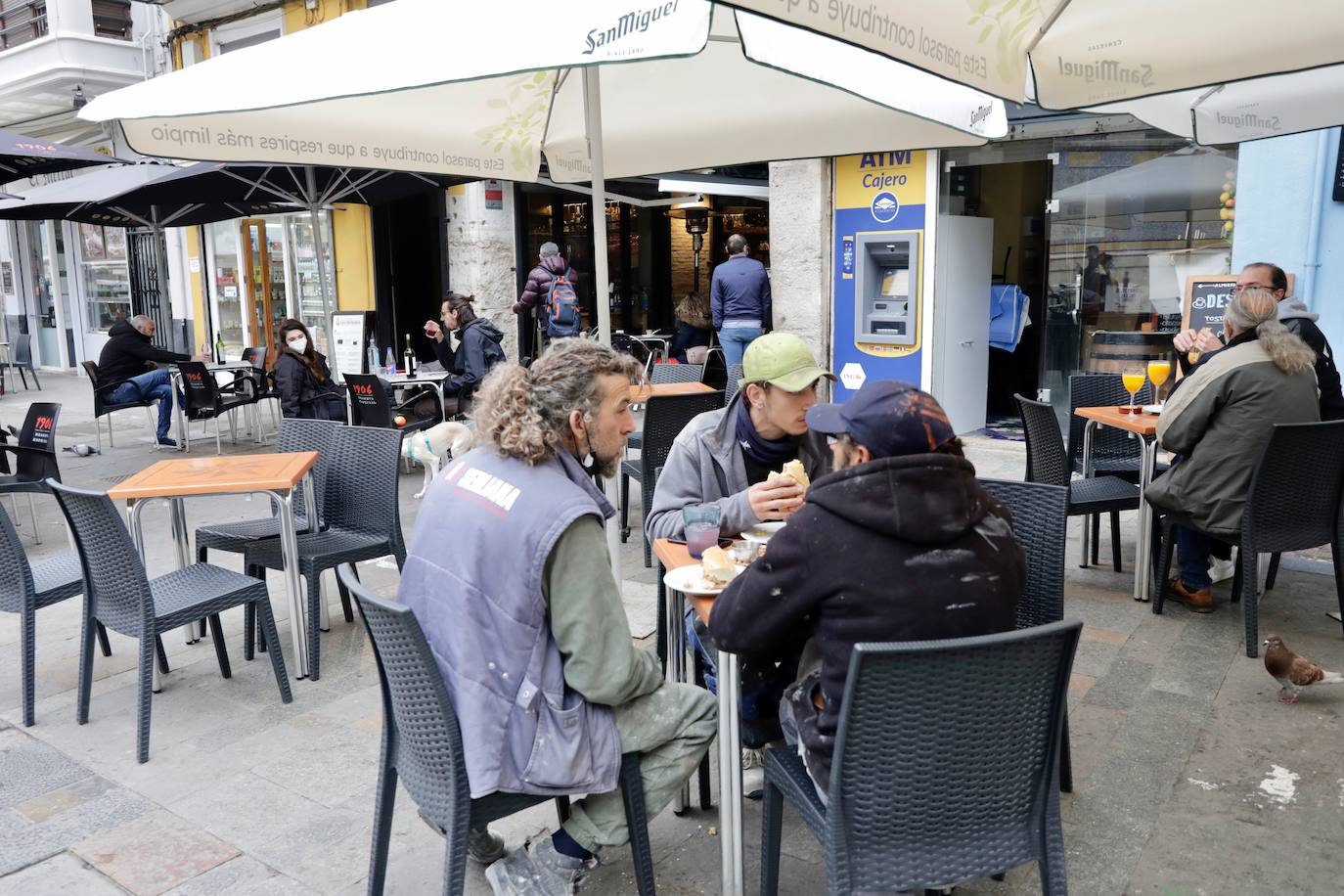 Los bares valencianos vuelven a abrir sus puertas