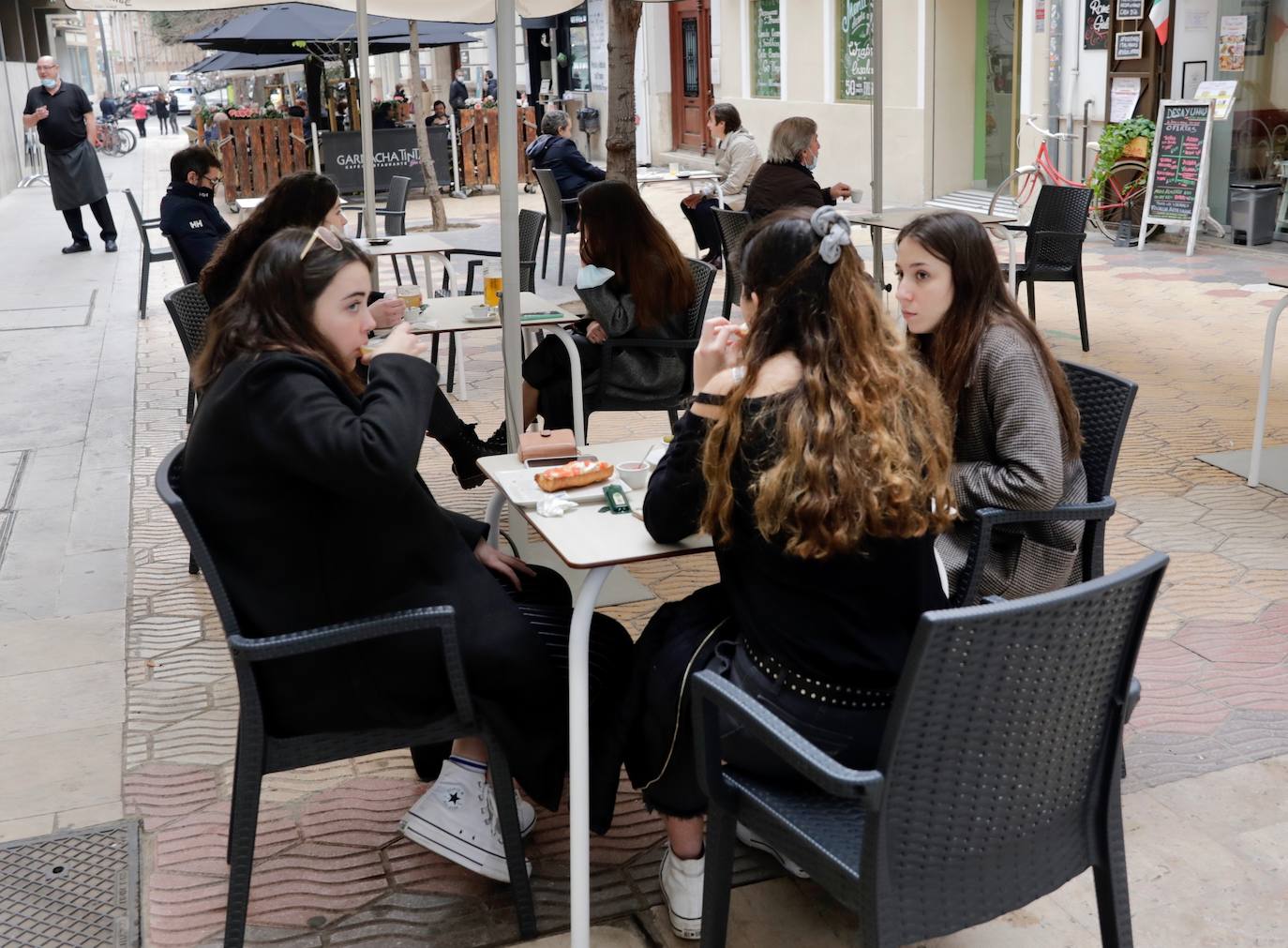 Los bares valencianos vuelven a abrir sus puertas