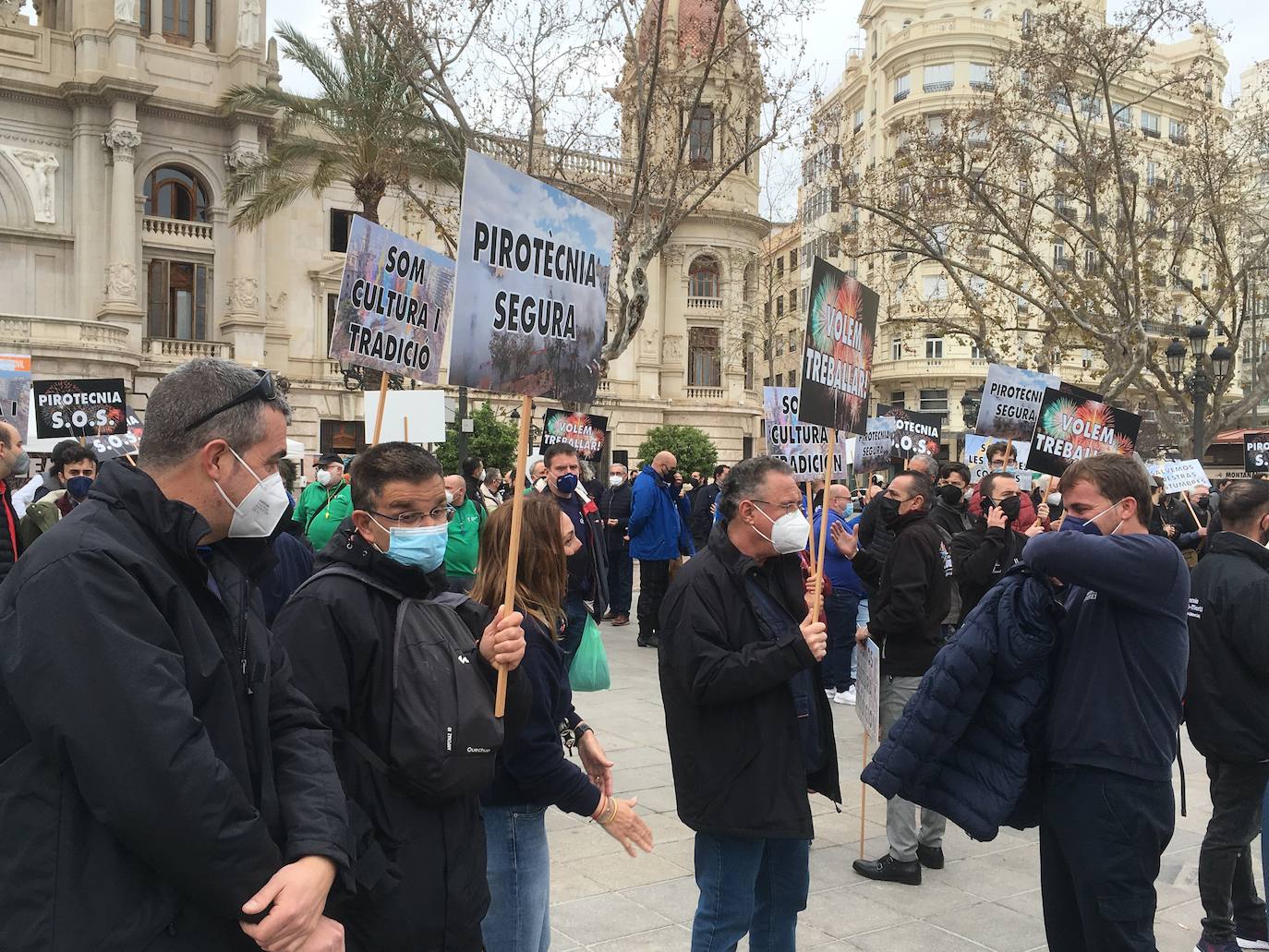 Fotos: La pirotecnia valenciana se concentra para dejar claro que el sector se muere