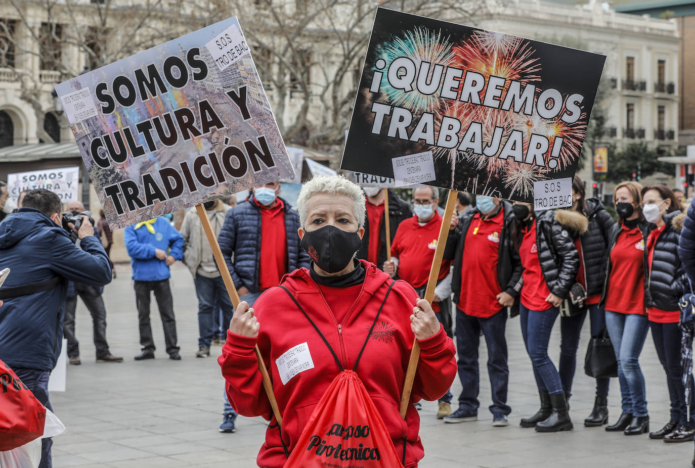 Fotos: La pirotecnia valenciana se concentra para dejar claro que el sector se muere